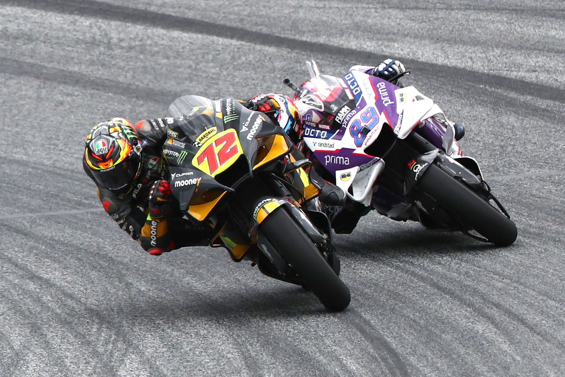 Marco Bezzecchi delante de Jorge Martín, MotoGP Austria 2022