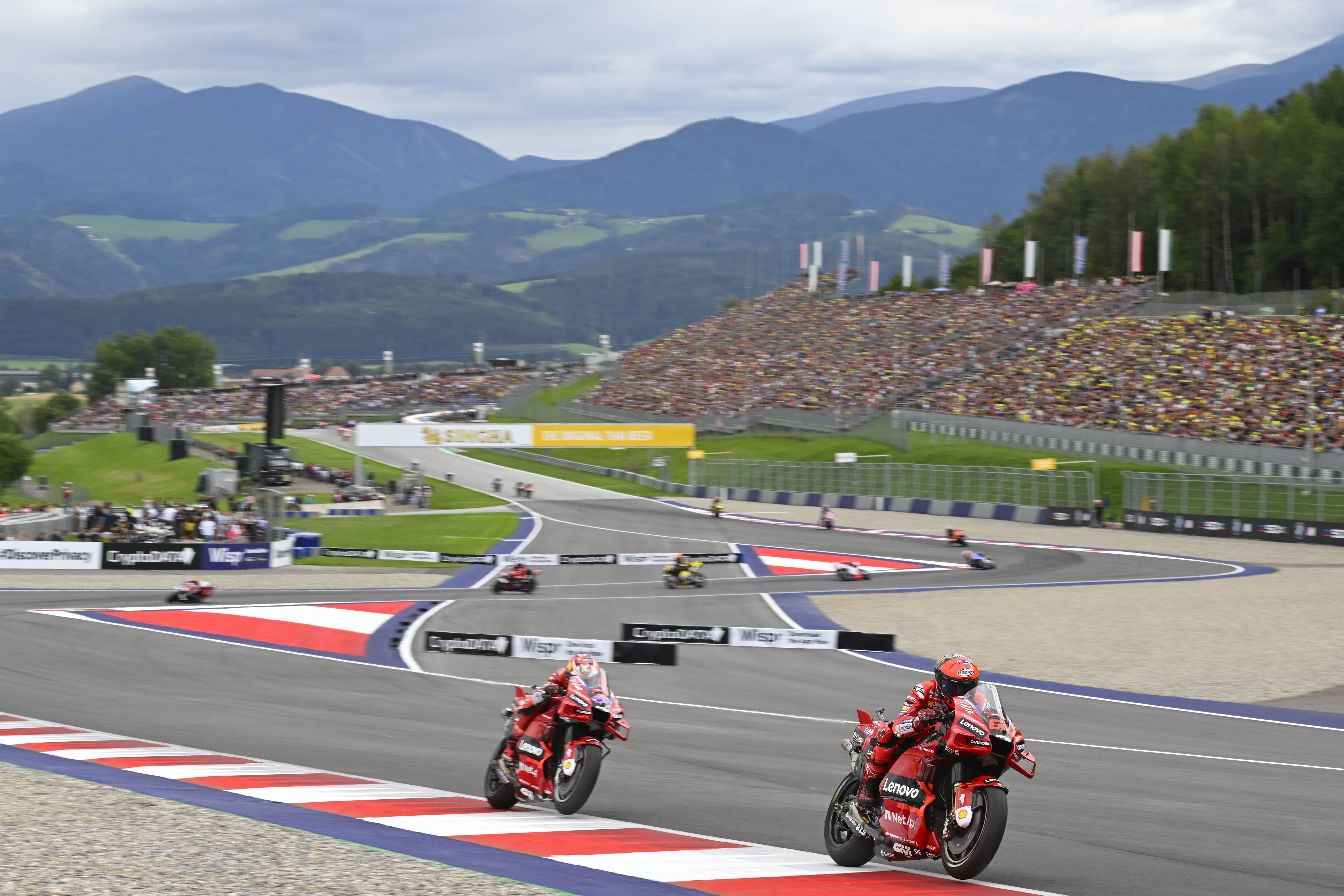 Pecco Bagnaia y Jack Miller se escapan del resto, MotoGP Austria 2022
