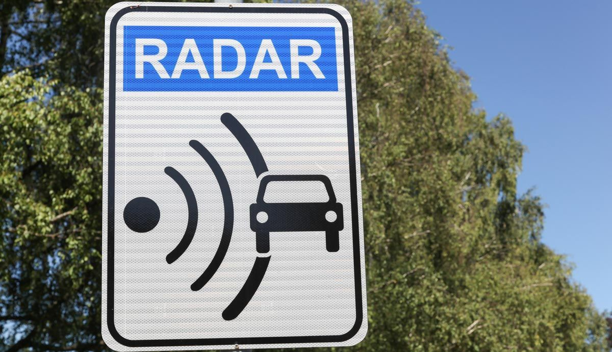 Lista actualizado de los radares fijos y de tramo que más multas en las carreteras españolas, según el último informe de AEA. Foto: iStock.