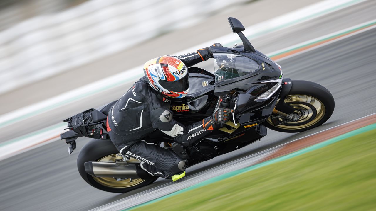 Aprilia RSV4 1100 Factory 2