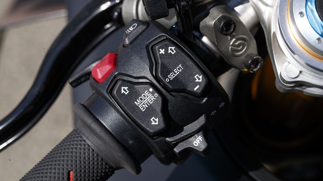 Ducati Panigale V4 SP2 21 jk