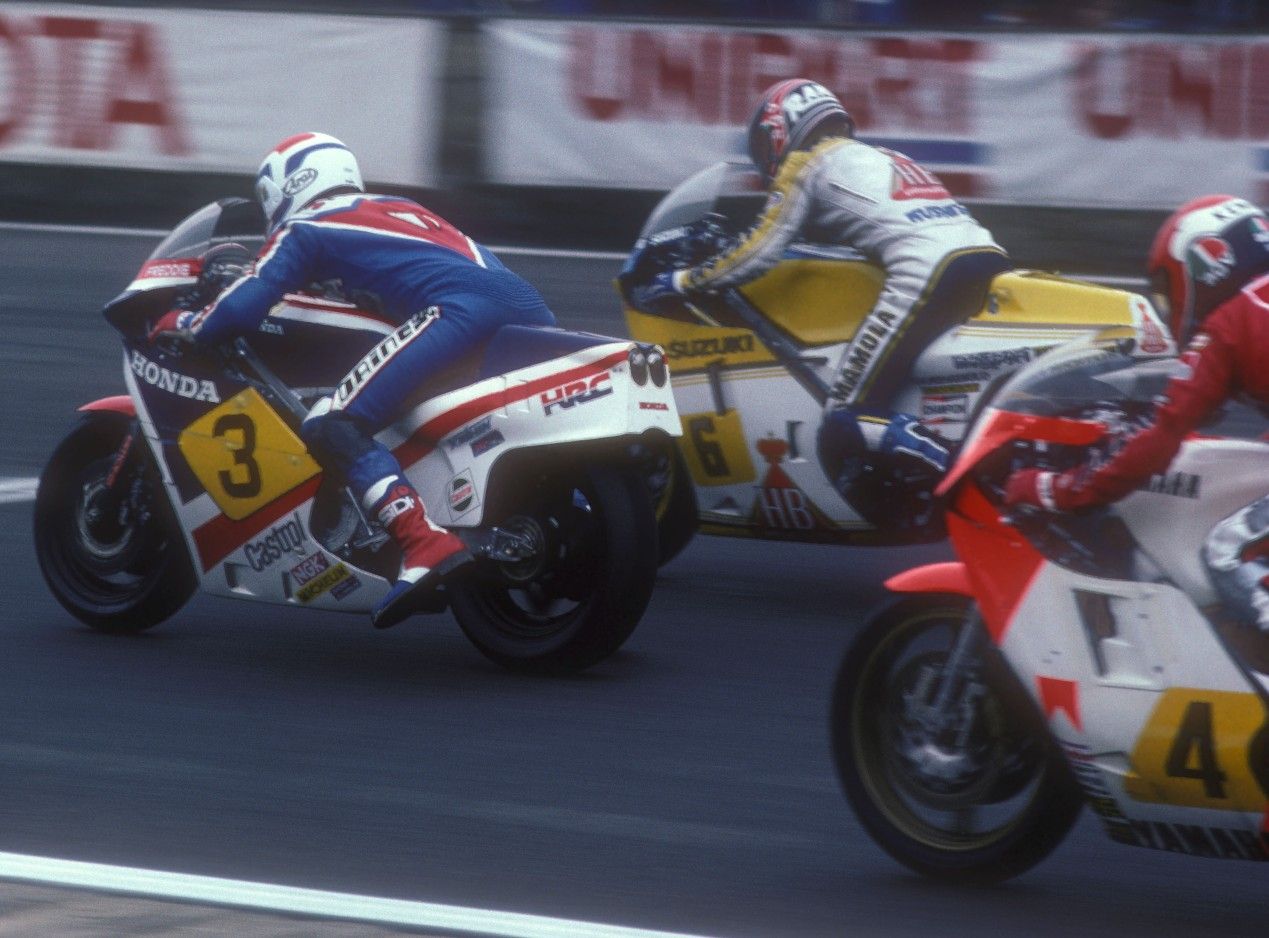 Spencer toma la delantera en 1983 luciendo ya los colores de HRC, hace 40 años