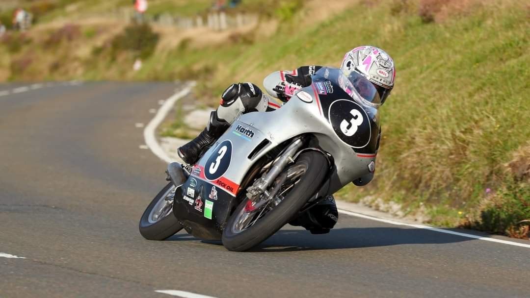 Lee Johnston se llevó el Senior Classic ManxGP 2022