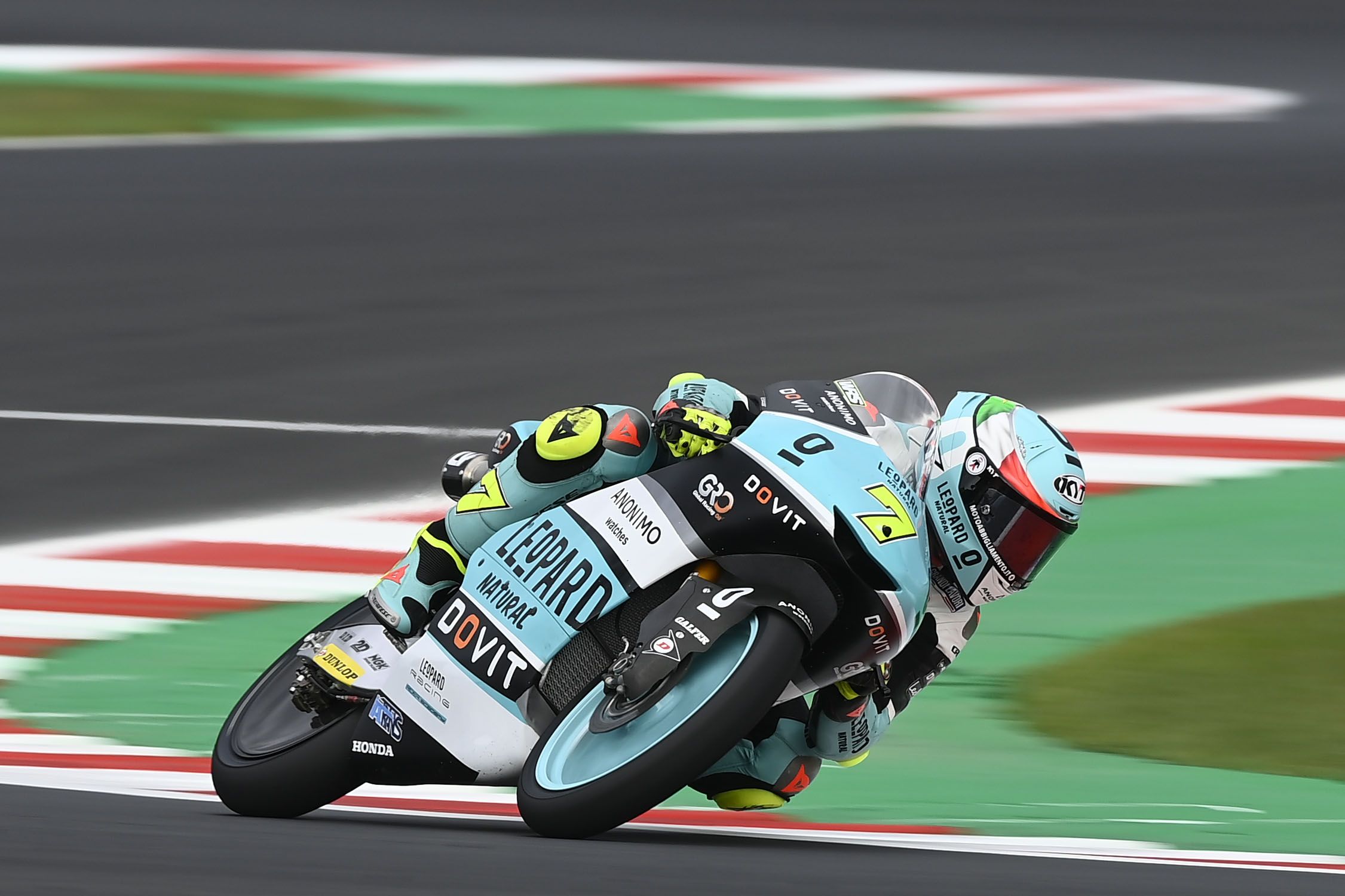 Dennis Foggia ha liderado los dos entrenamientos libres en Moto3.