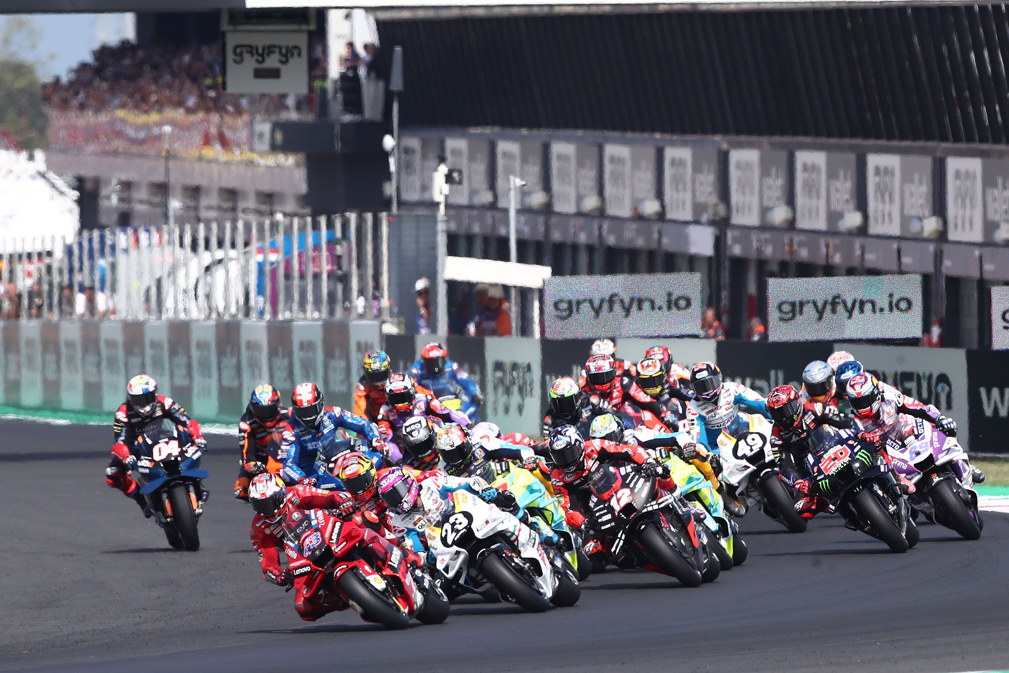 Jack Miller lidera en la salida ante Enea Bastianini, MotoGP Misano 2022