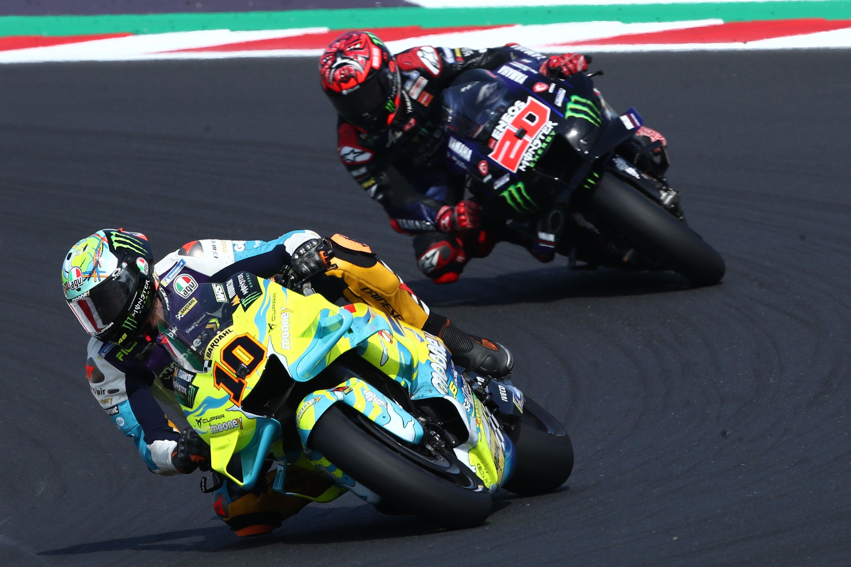 Luca Marini contiene a Fabio Quartararo, MotoGP Misano 2022