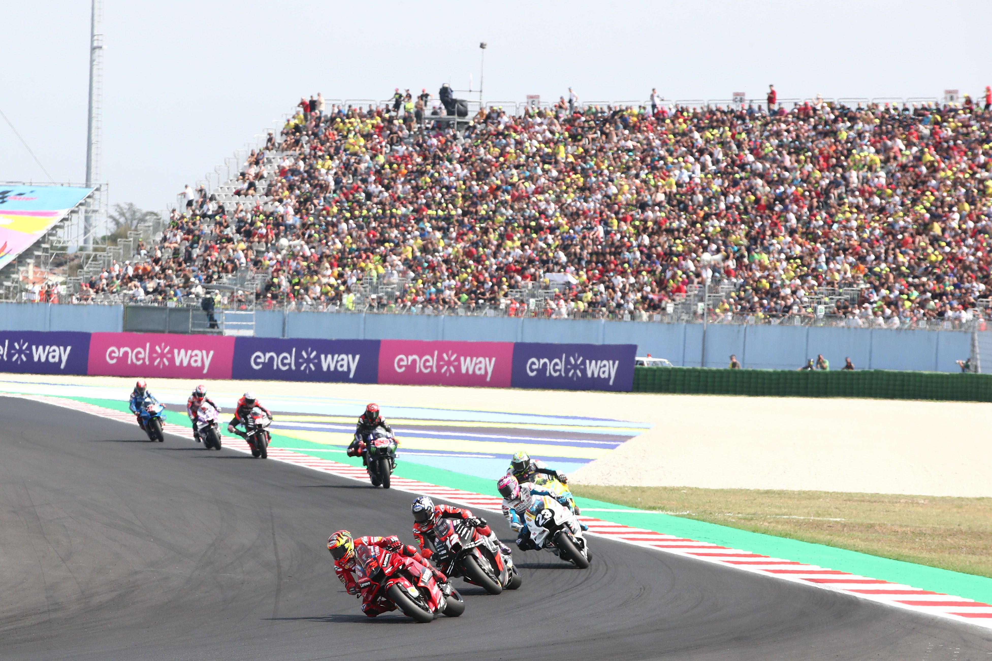 Pecco Bagnaia lidera con Maverick Viñales, Enea Bastianini y Luca Marini a su espalda, MotoGP Misano 2022