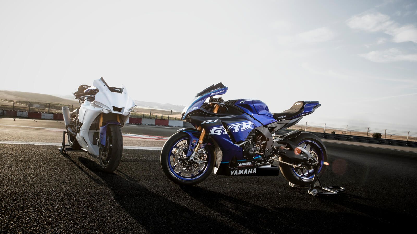 Yamaha YZF R1 GYTR 2023 Estatica (5)