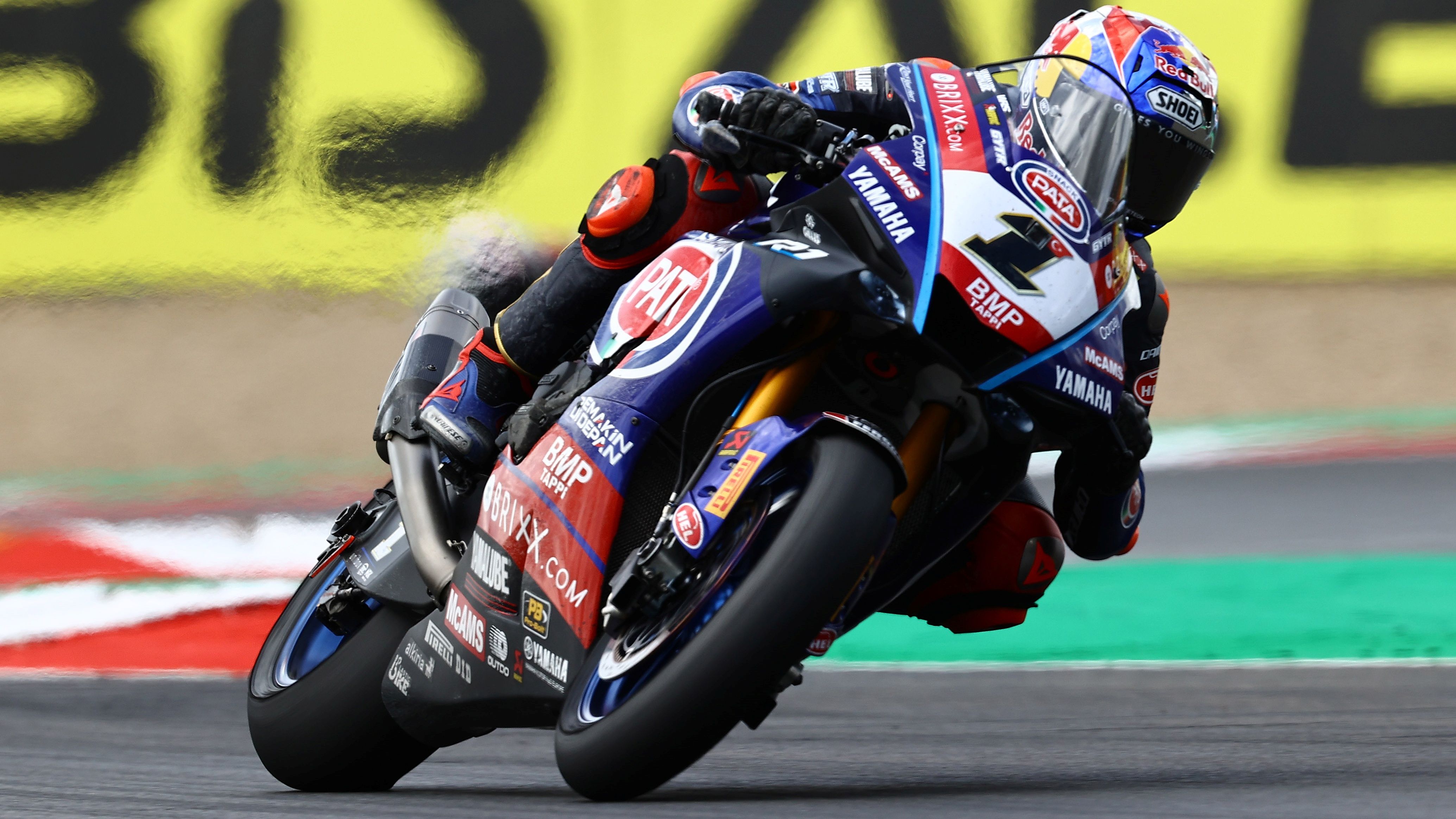 Toprak Razgatlioglu ha ganado la carrera Superpole en Magny Cours