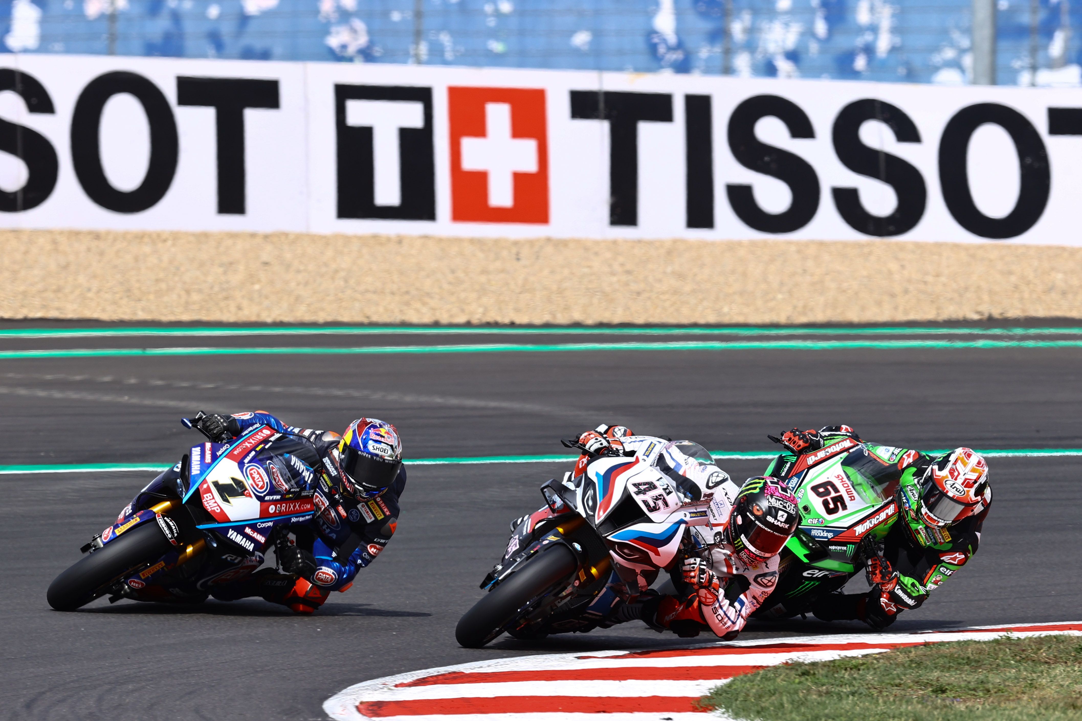 Scott Redding se mete a Toprak Razgatlioglu en presencia de Jonathan Rea, WSBK Magny Cours 2022