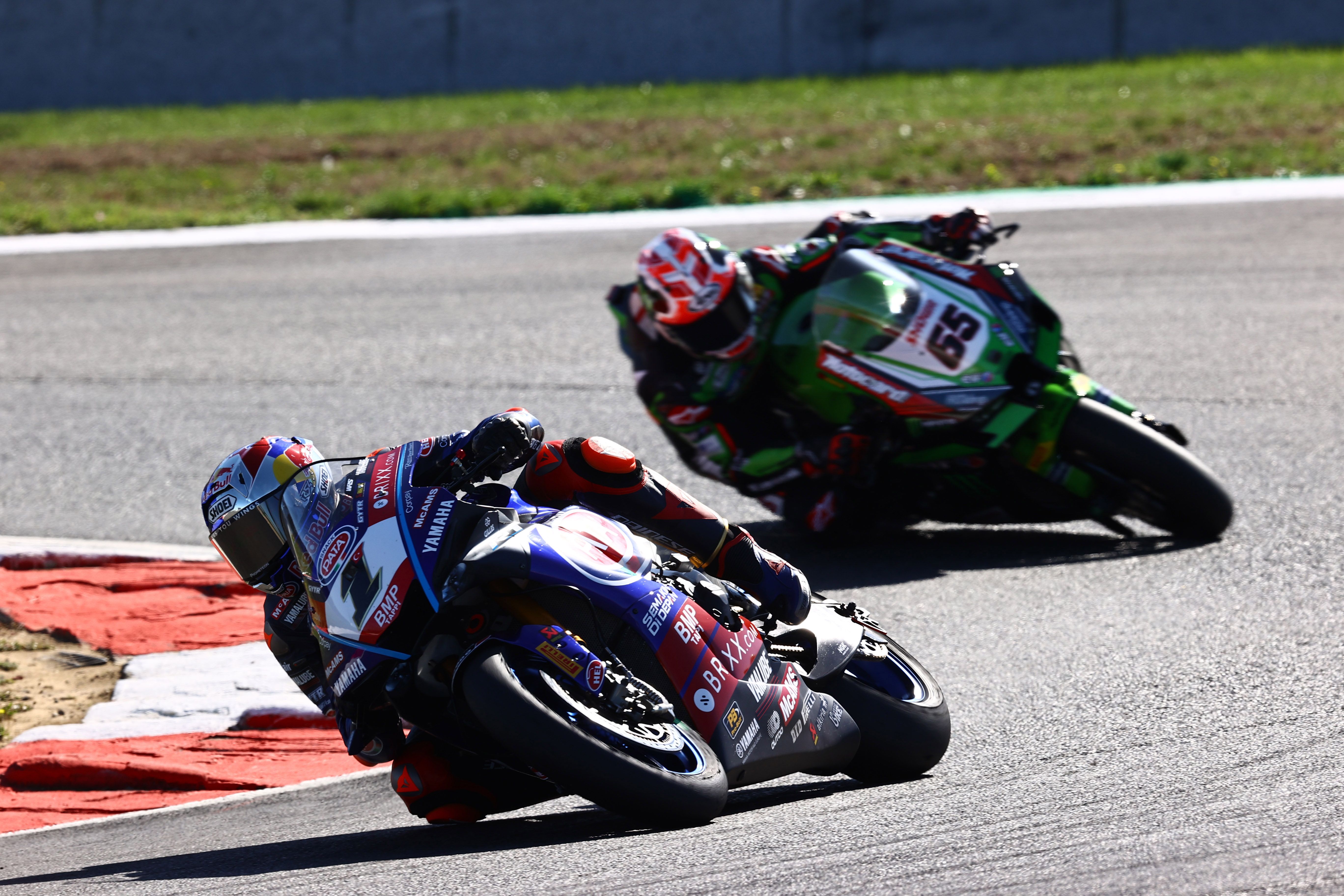 Toprak Razgatlioglu seguido por Jonathan Rea, WSBK Magny Cours 2022