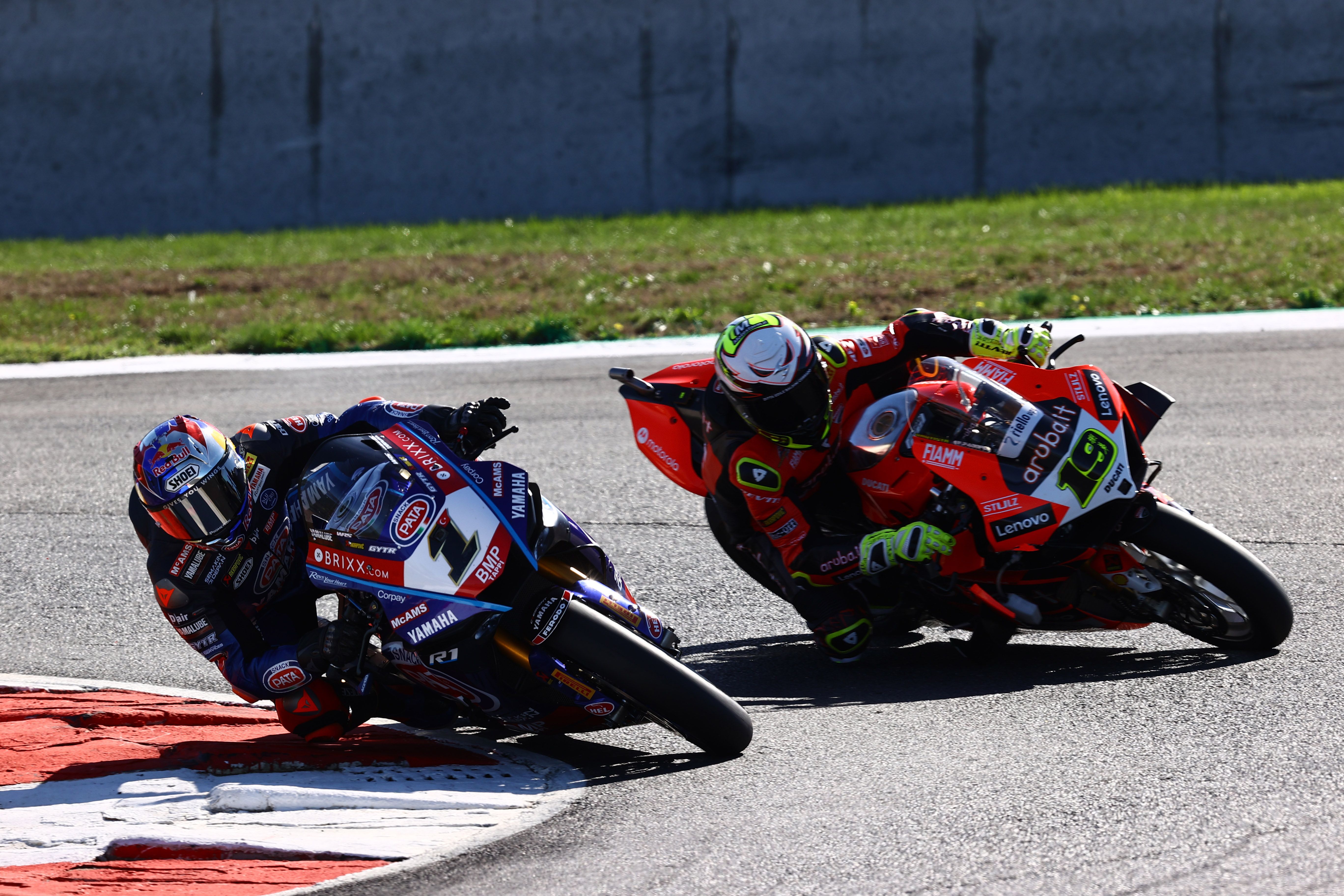Toprak Razgatlioglu supera a Álvaro Bautista, WSBK Magny Cours 2022