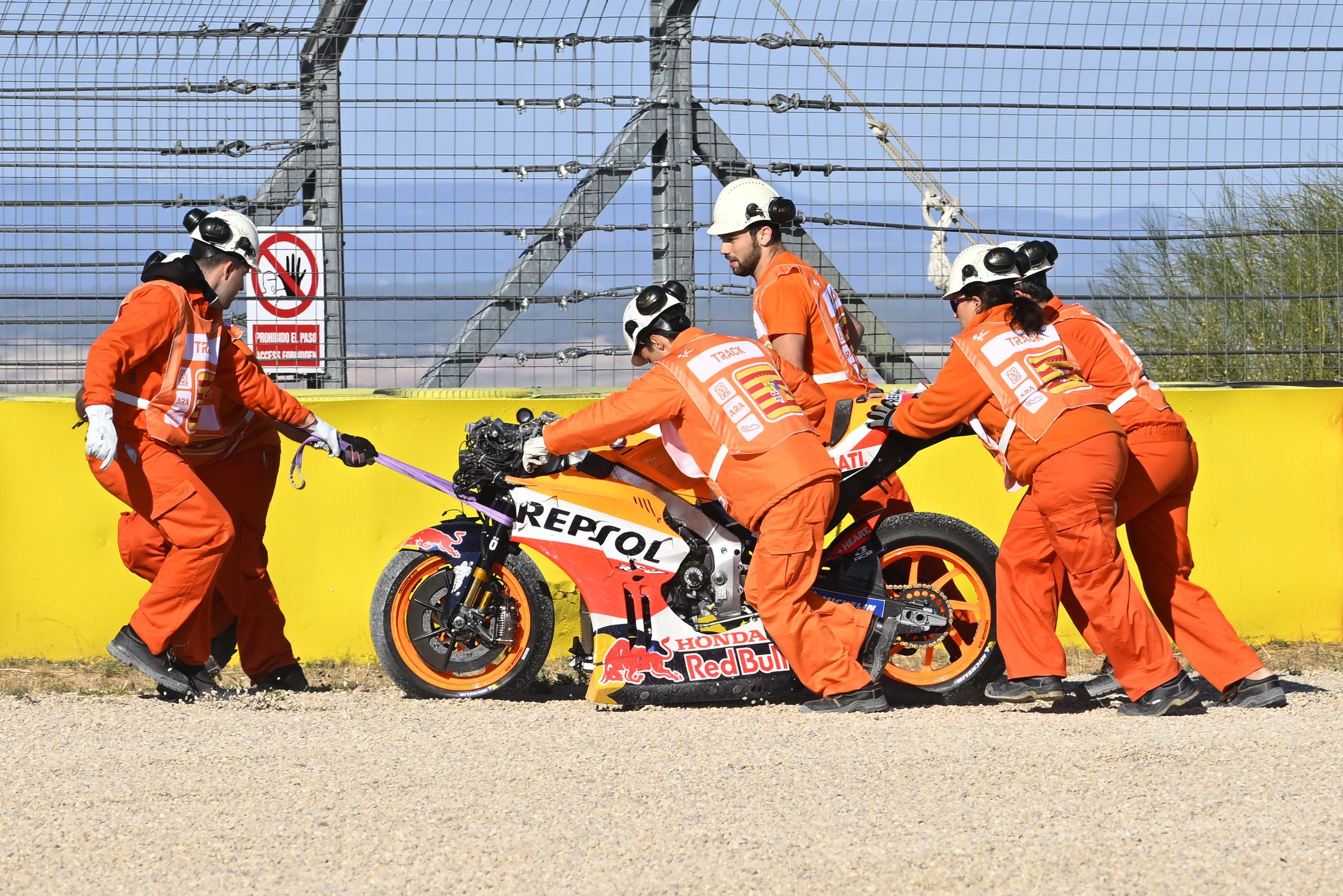 Así ha quedado la Honda de Marc Márquez tras su caída en el FP3