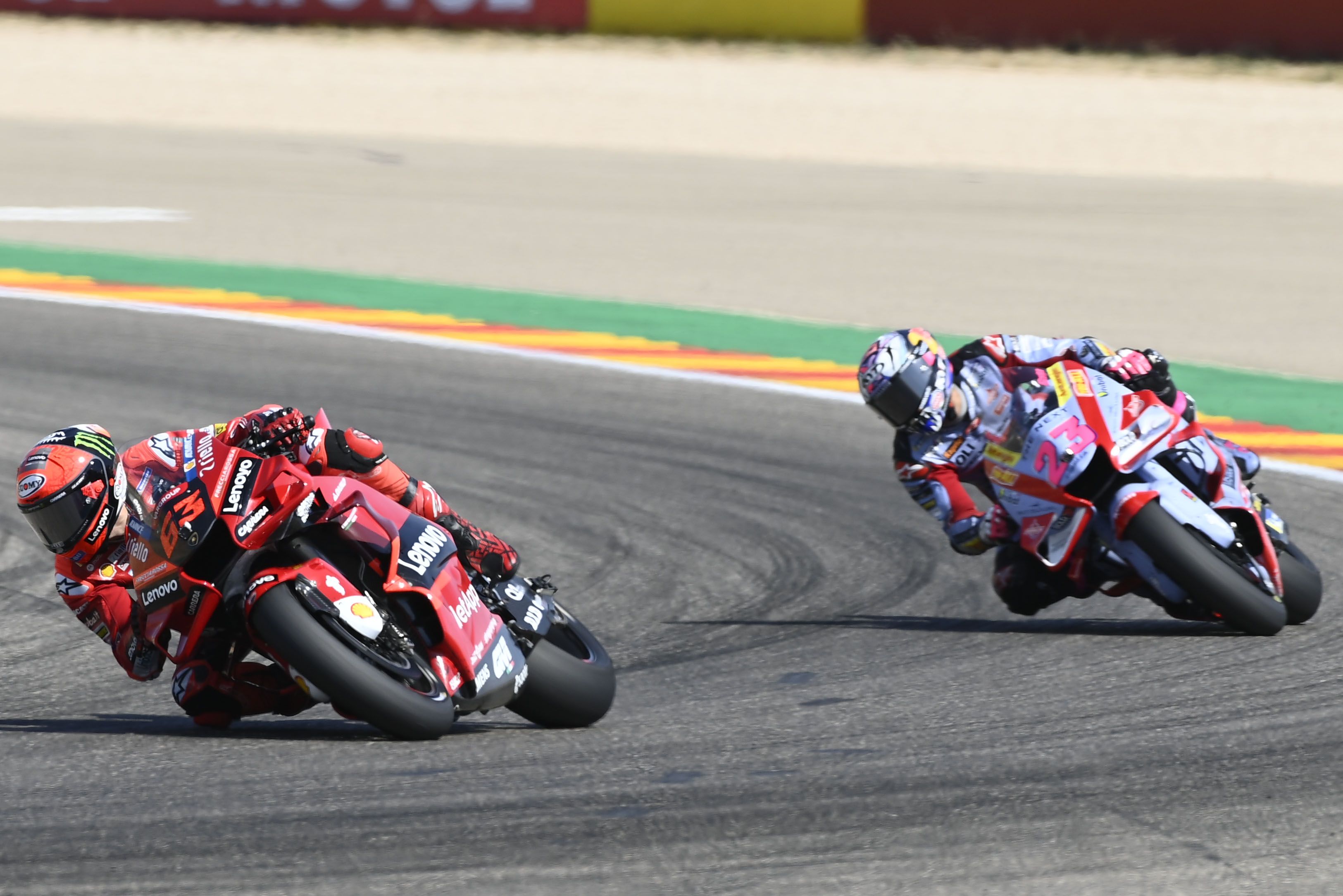 Pecco Bagnaia comanda ante Enea Bastianini, MotoGP Aragón 2022