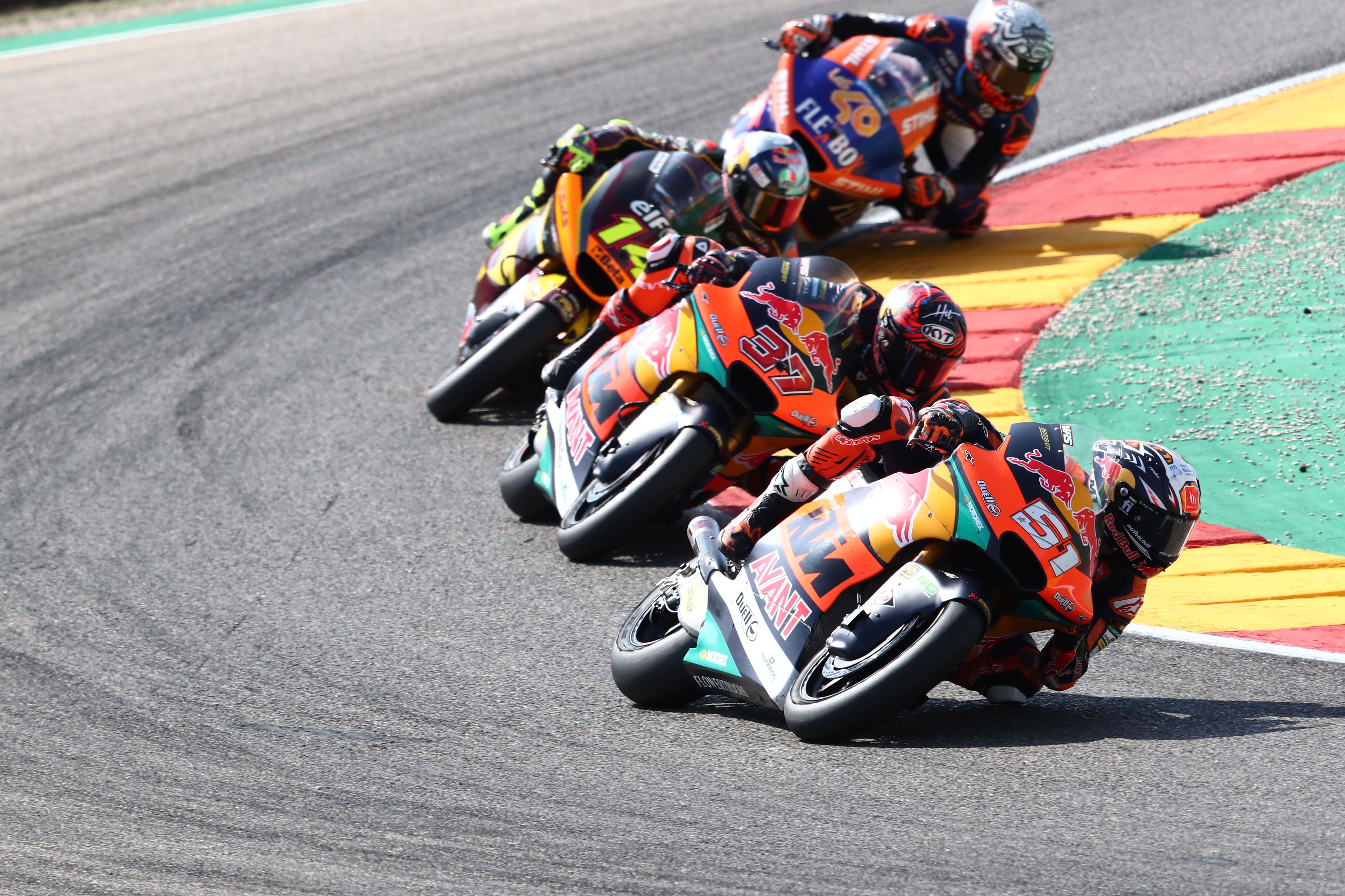 Pedro Acosta seguido por Augusto Fernández, Tony Arbolino y Arón Canet, Moto2 Aragón 2022