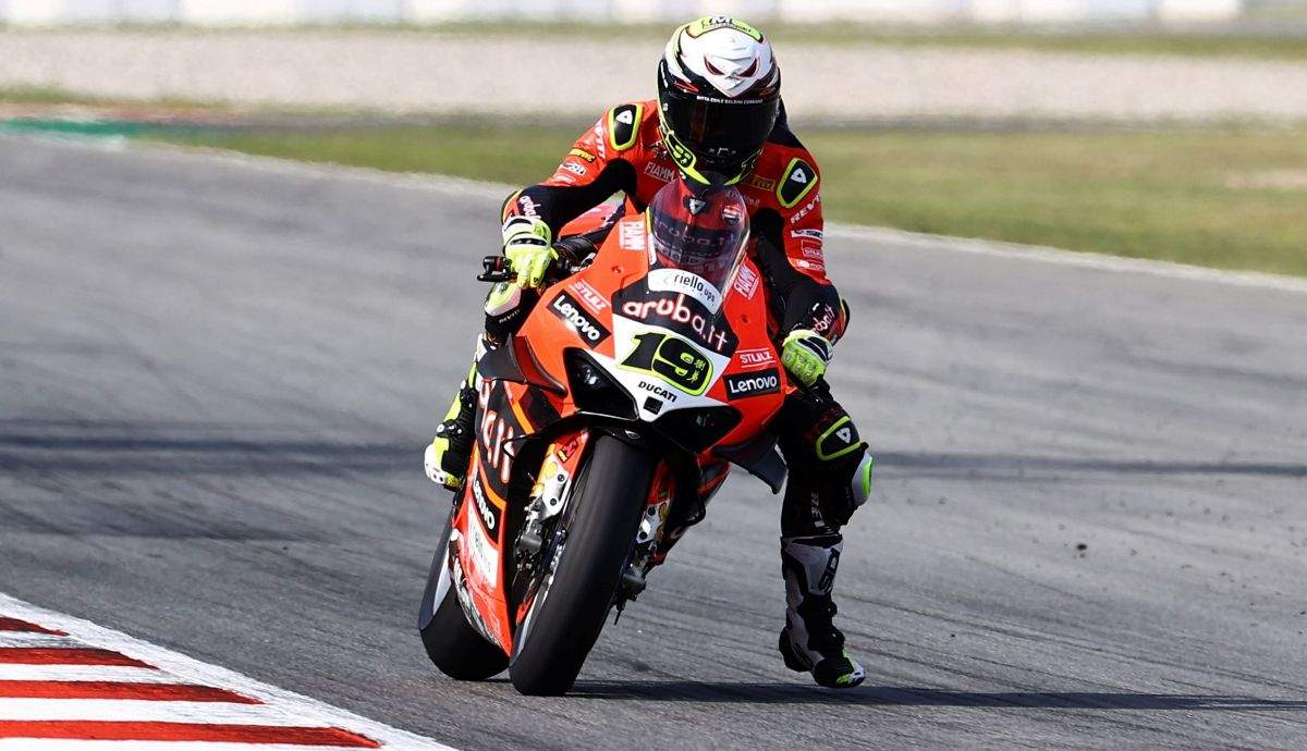 Bautista culmina el triplete y Rinaldi el doblete de Ducati