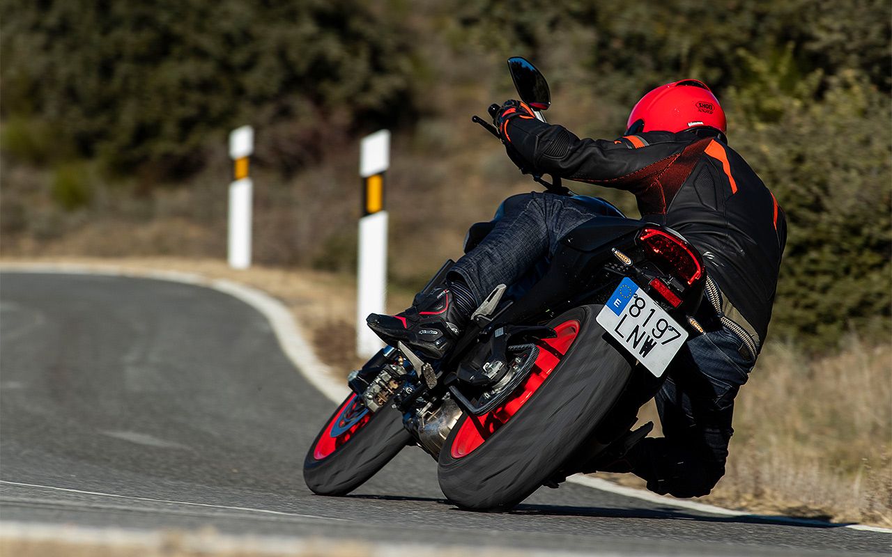 Superprueba Ducati Monster.