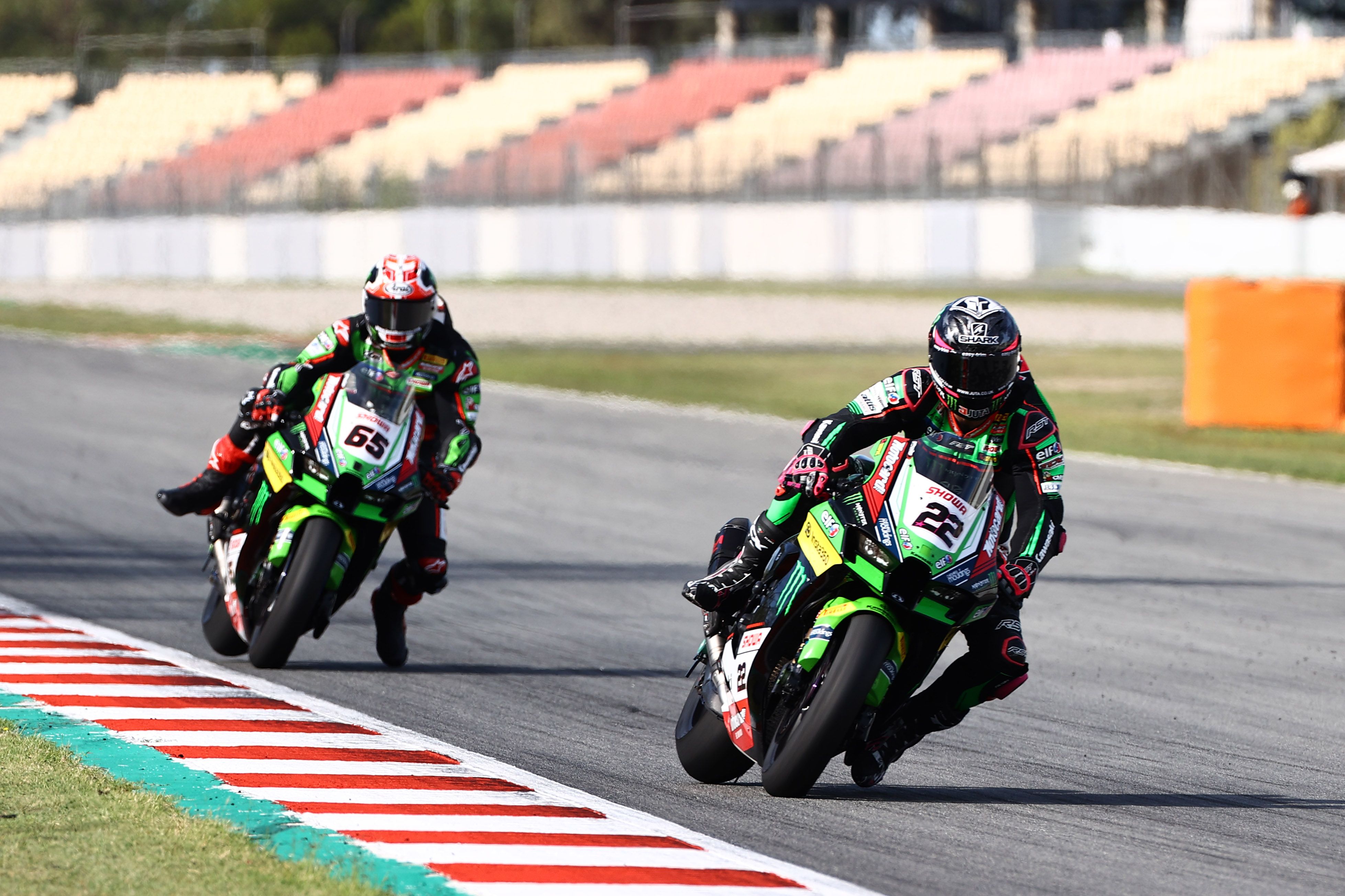Alex Lowes perseguido por Jonathan Rea, WSBK Catalunya 2022