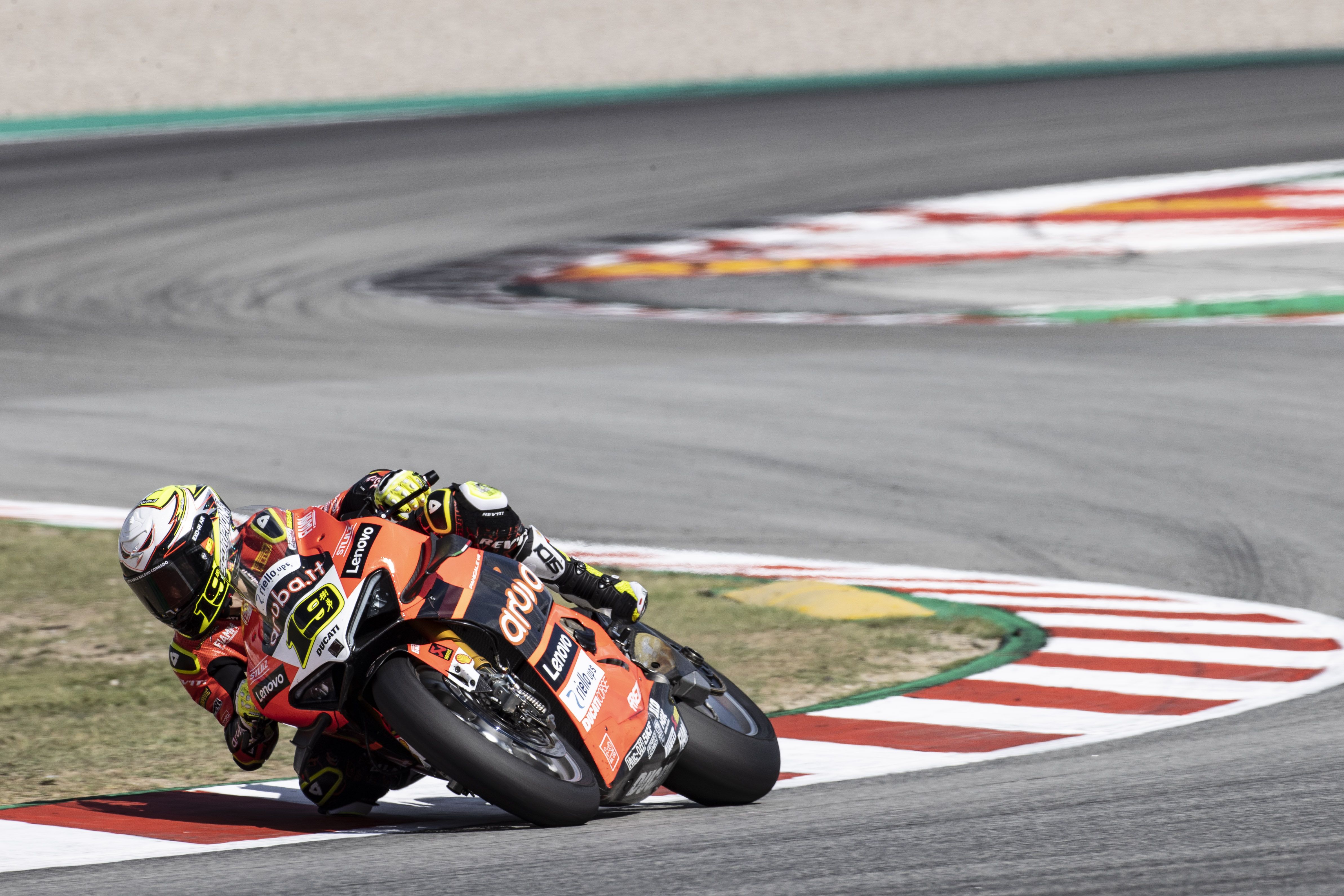 Álvaro Bautista totalmente en solitario, WSBK Catalunya 2022