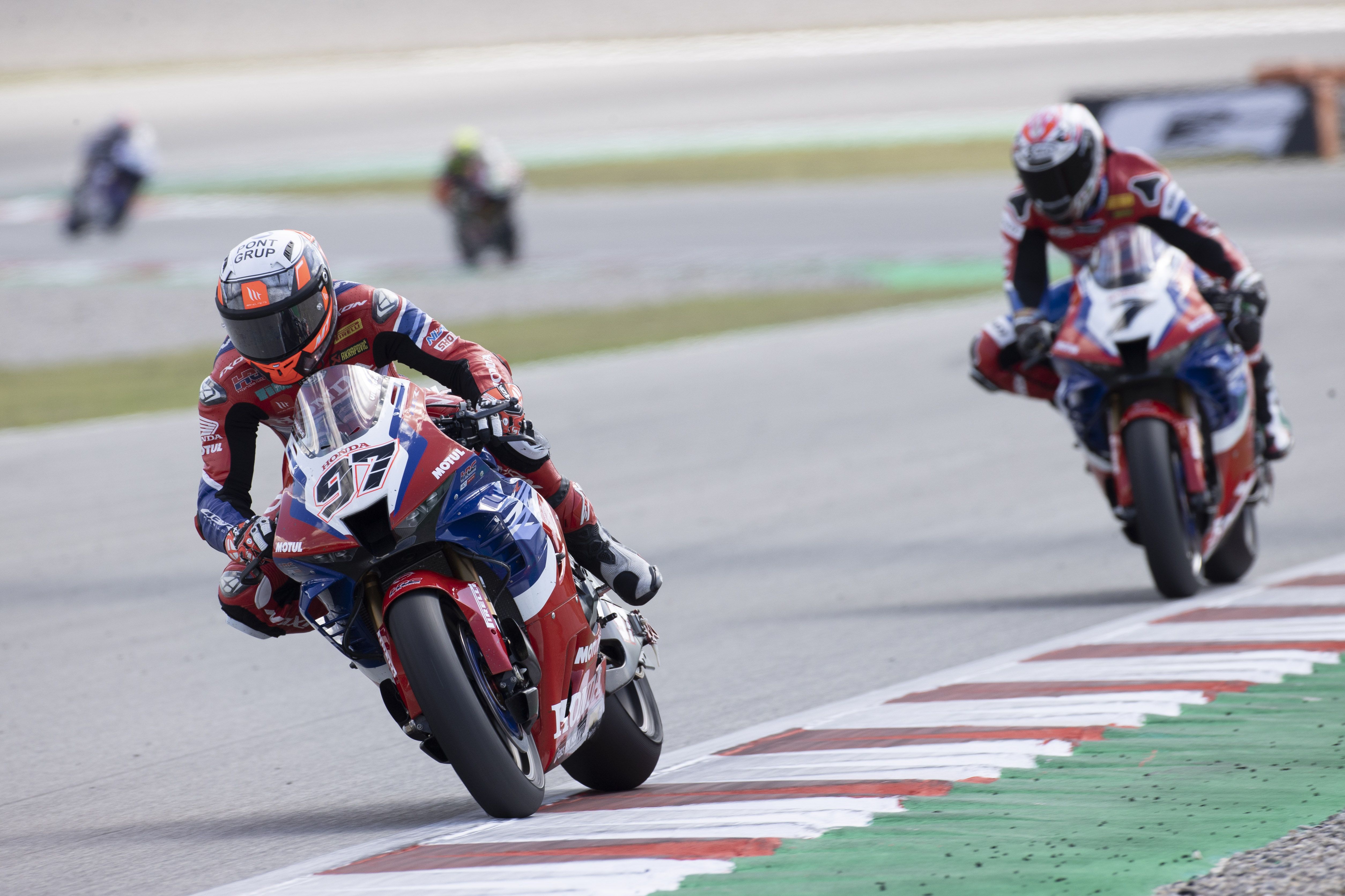Xavi Vierge seguido por Iker Lecuona, WSBK Catalunya 2022