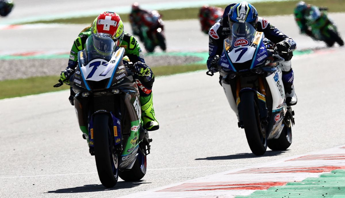 Dominique Aegerter delante de Lorenzo Baldassarri, WSS Catalunya 2022 Dominique Aegerter delante de Lorenzo Baldassarri, WSS Catalunya 2022