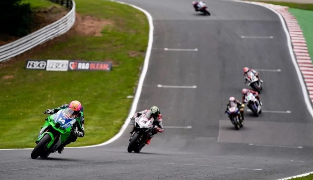 Lee Jackson se escapa de Tommy Bridewell rumbo a la victoria Lee Jackson se escapa de Tommy Bridewell rumbo a la victoria