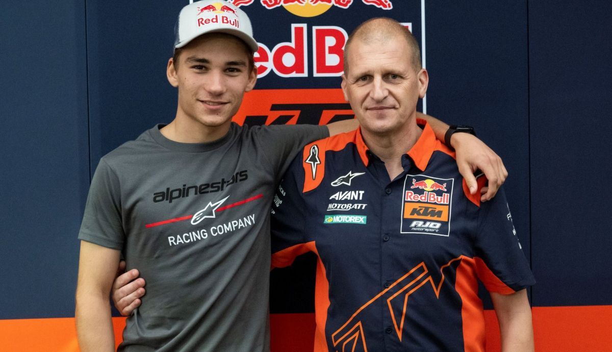 Deniz Oncu volverá al Red Bull KTM Ajo para correr el Mundial de Moto3 2023