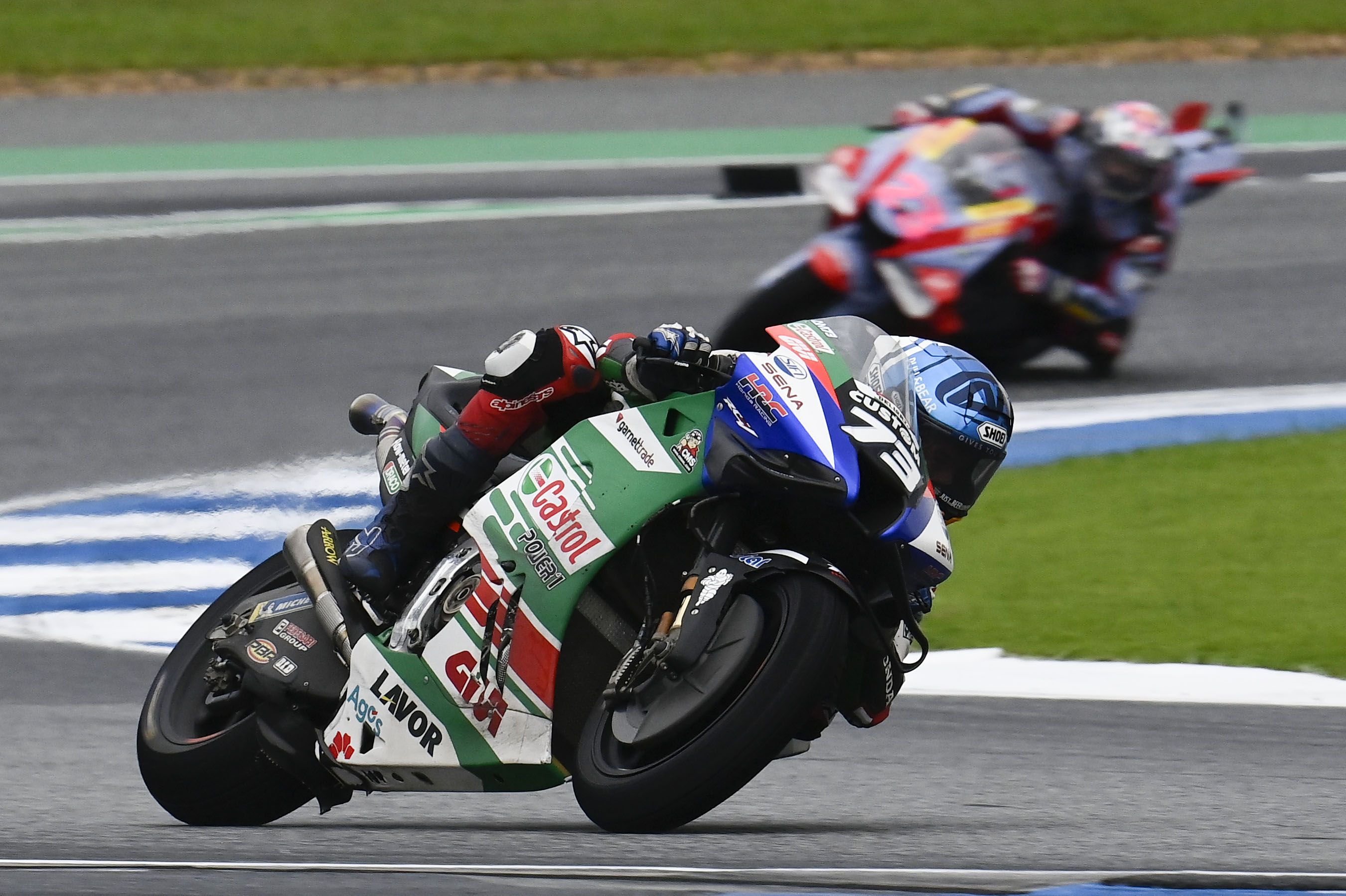 Álex Márquez se escapa de Enea Bastianini, MotoGP Tailandia 2022
