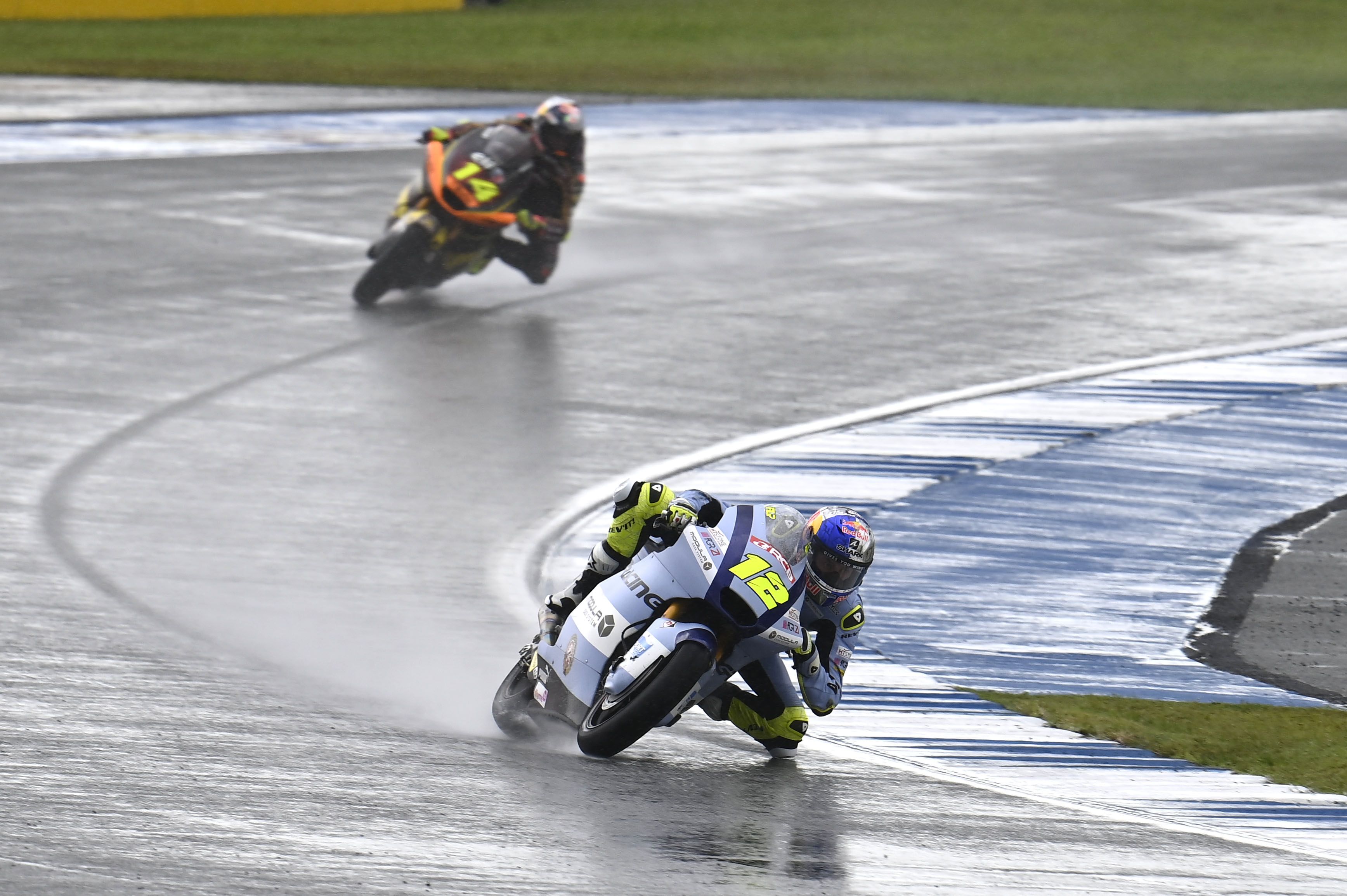 Filip Salac lidera delante de Tony Arbolino, Moto2 Tailandia 2022
