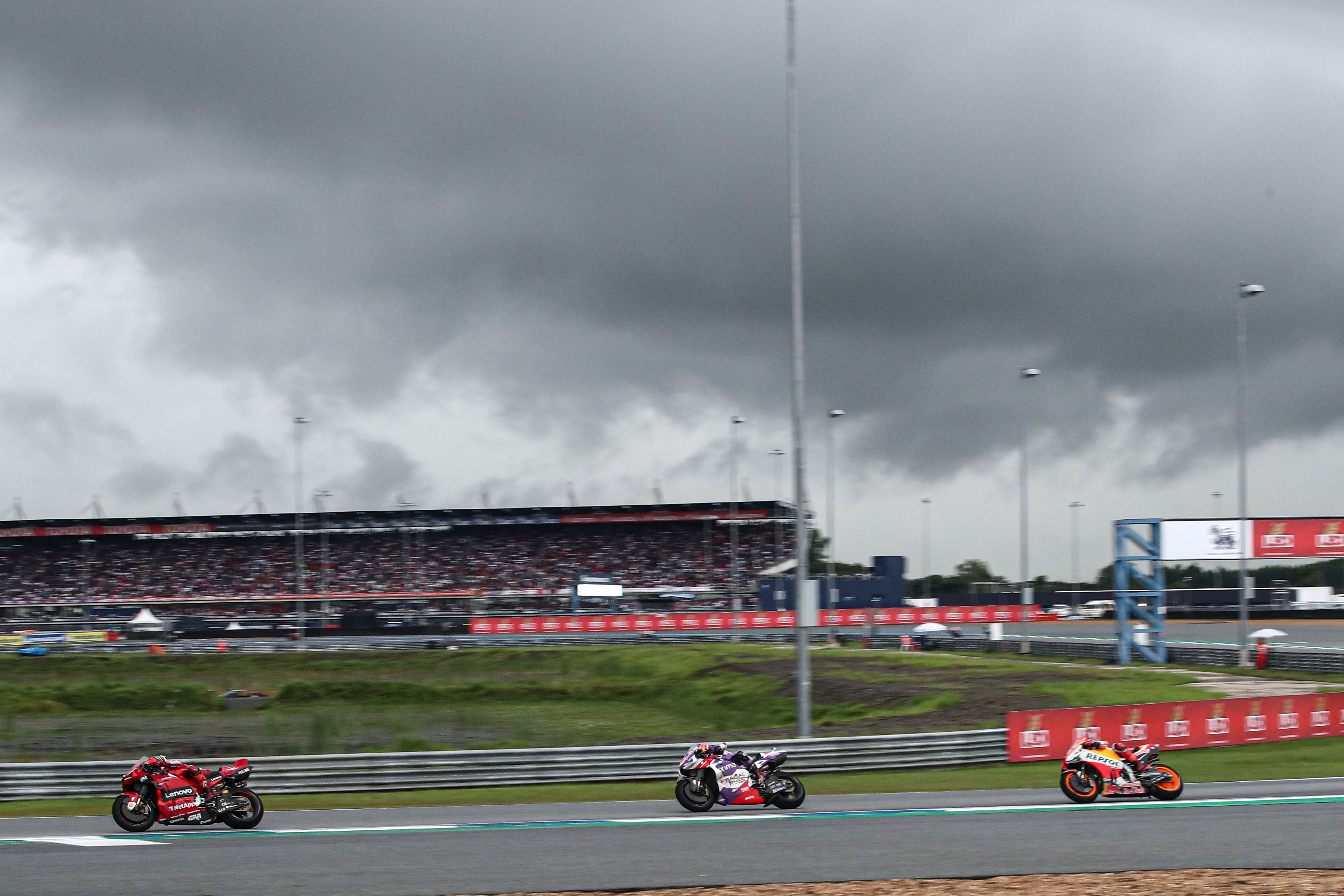 Johann Zarco protege a Pecco Bagnaia de Marc Márquez, MotoGP Tailandia 2022