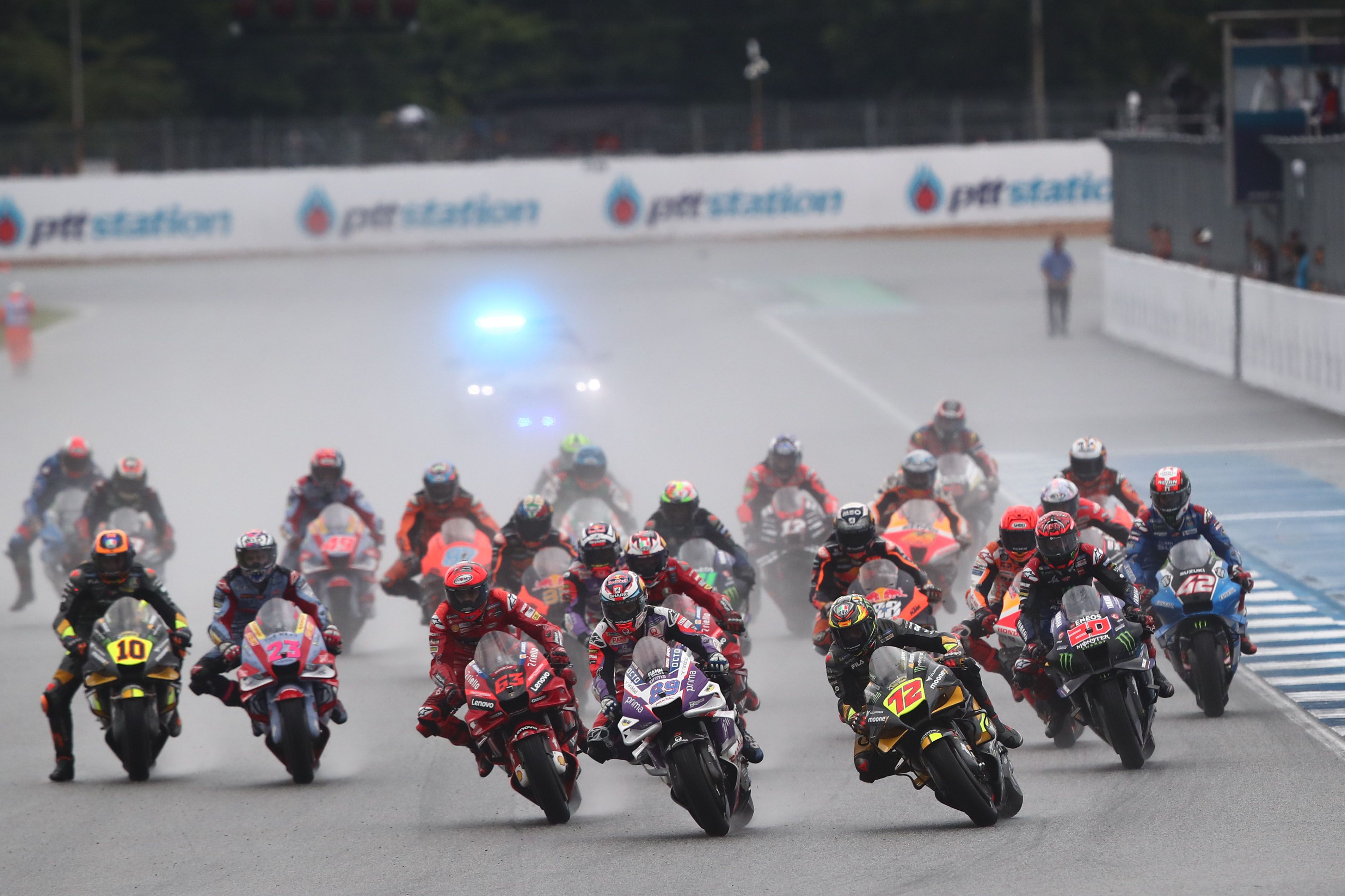 Marco Bezzecchi, Jorge Martín y Pecco Bagnaia lideran en la salida, MotoGP Tailandia 2022