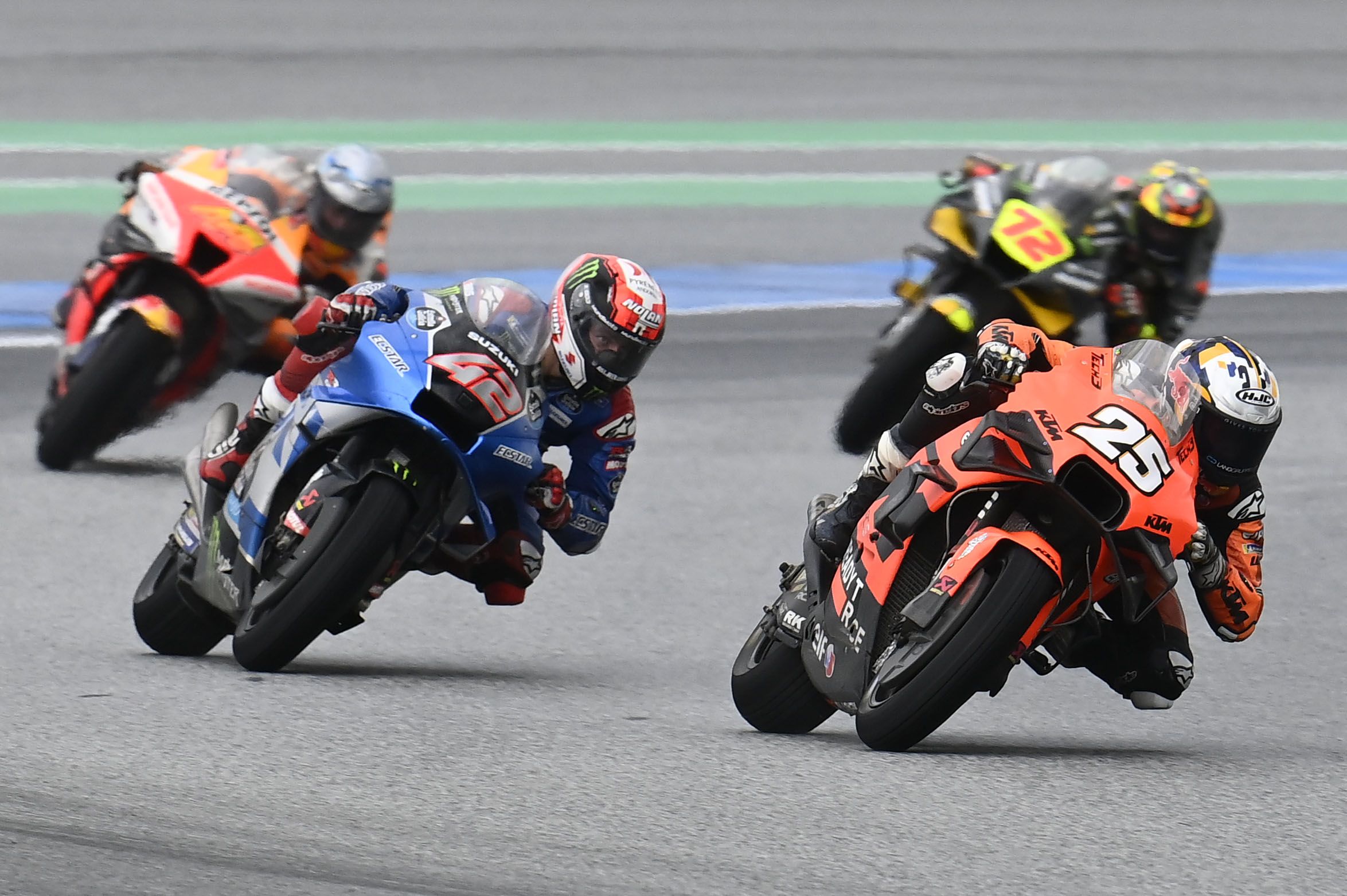 Raúl Fernández seguido por Álex Rins, Pol Espargaró y Marco Bezzecchi, MotoGP Tailandia 2022