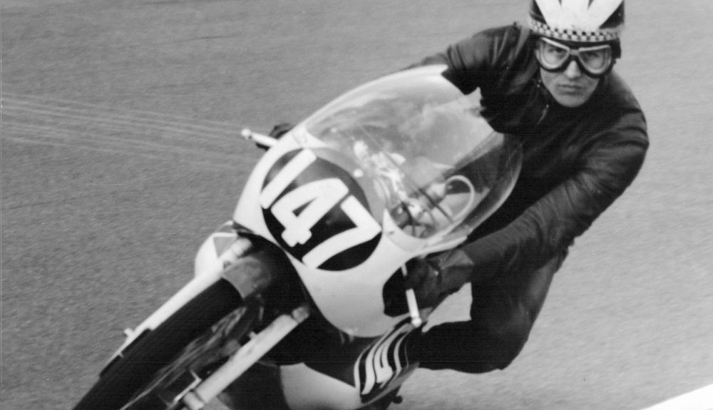 Phil Read, sobre la Yamaha 125 en Hockenheim, en 1966