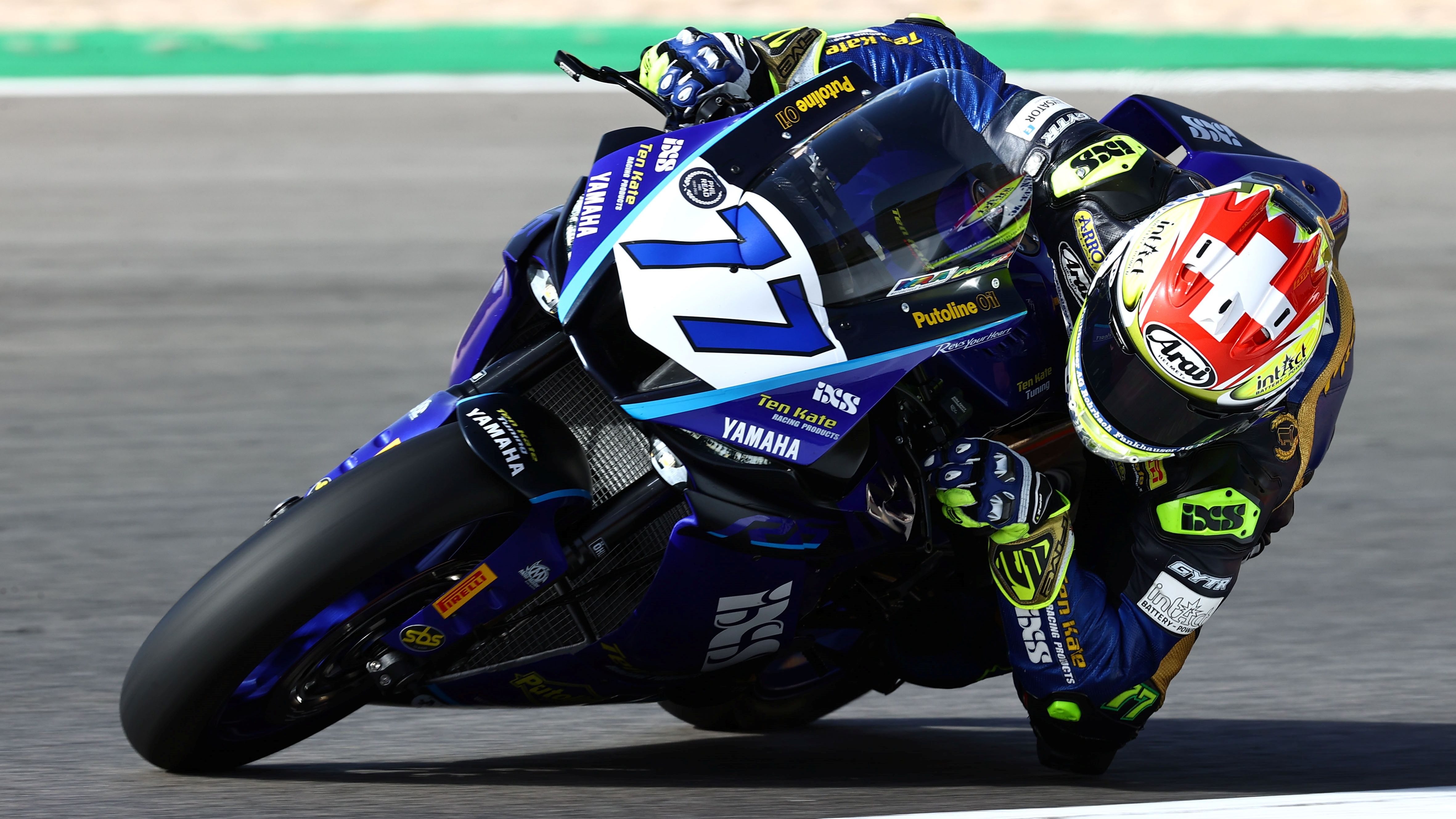Dominique Aegerter da un gran paso al título en Supersport ganando en Portimao