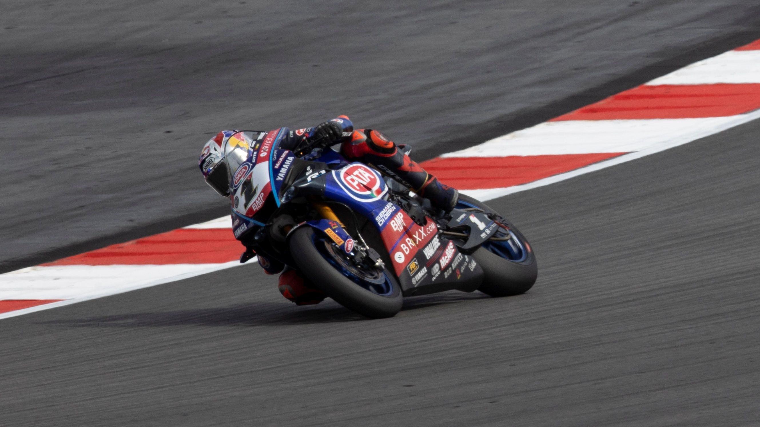 Toprak Razgatlioglu se ha impuesto en la primera carrera en Portimao