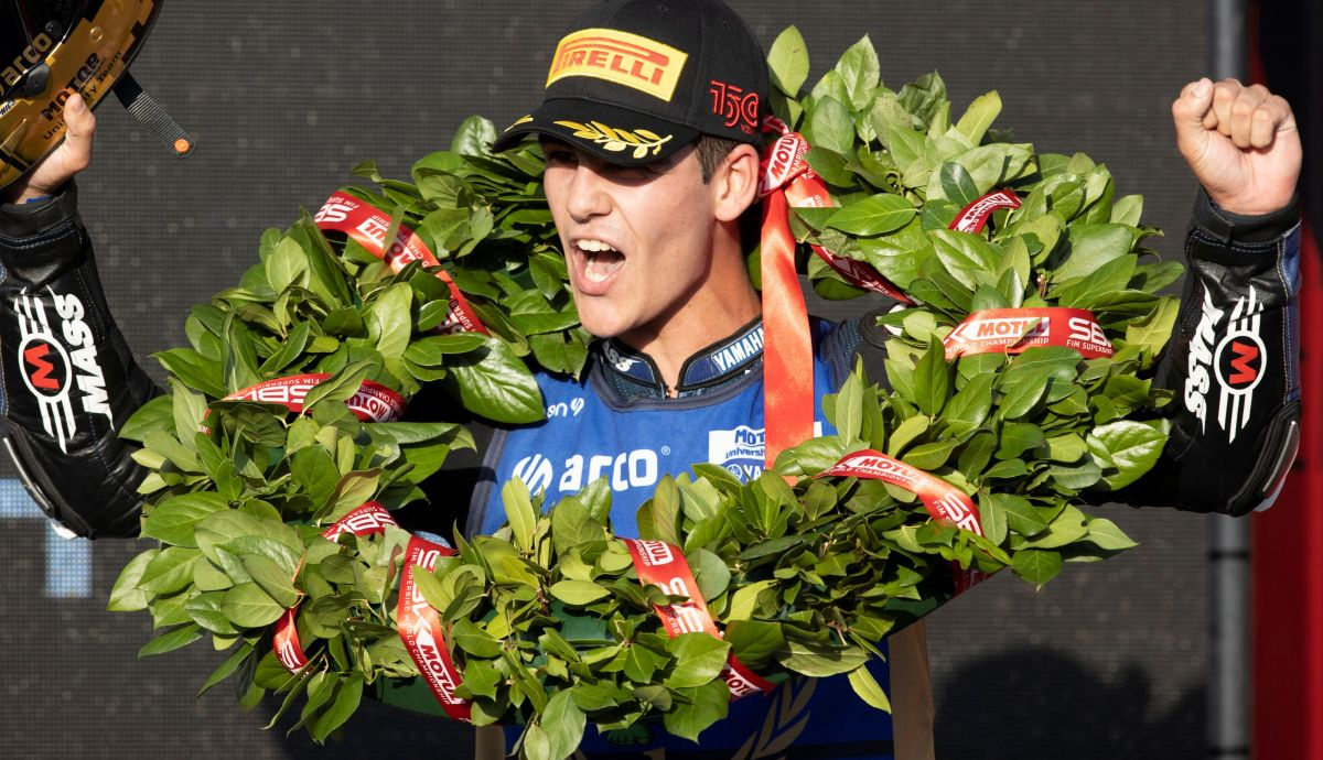 Álvaro Díaz coronado campeón mundial de Supersport 300 2022
