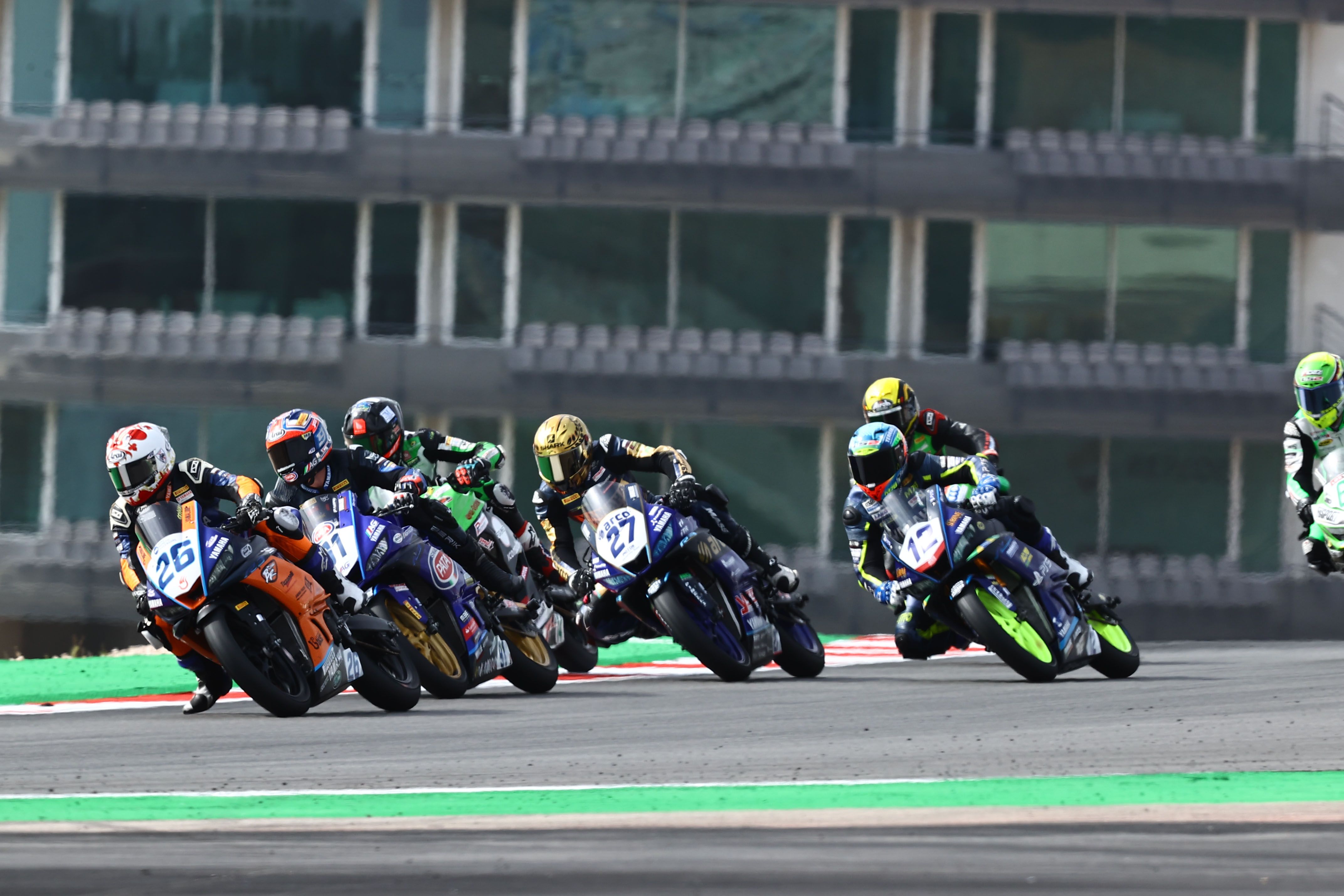 Mirko Gennai comanda por delante de Matteo Vannucci, SSP300 Portimao 2022