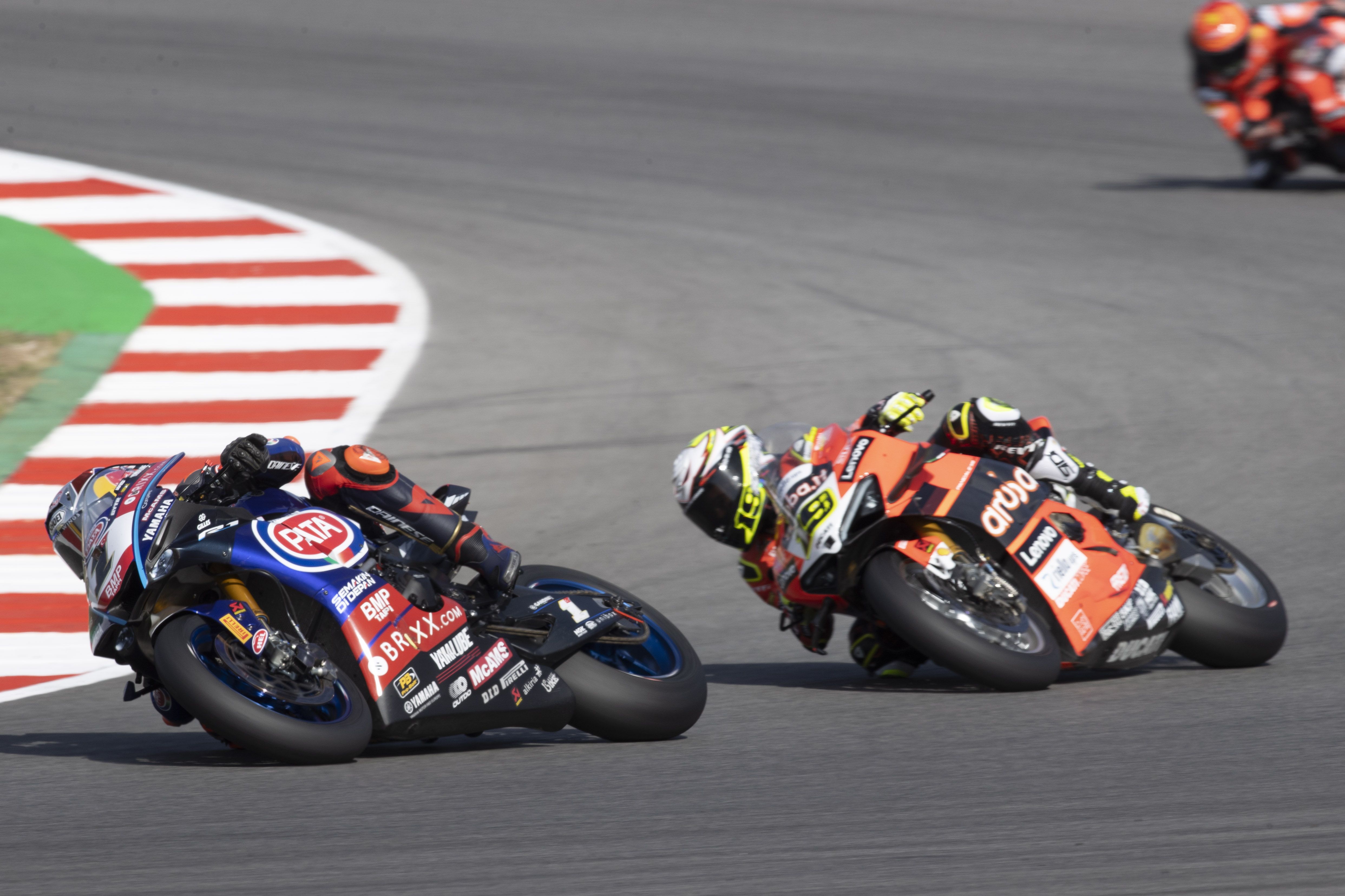 Toprak Razgatlioglu seguido por Álvaro Bautista, WSBK Portimao 2022