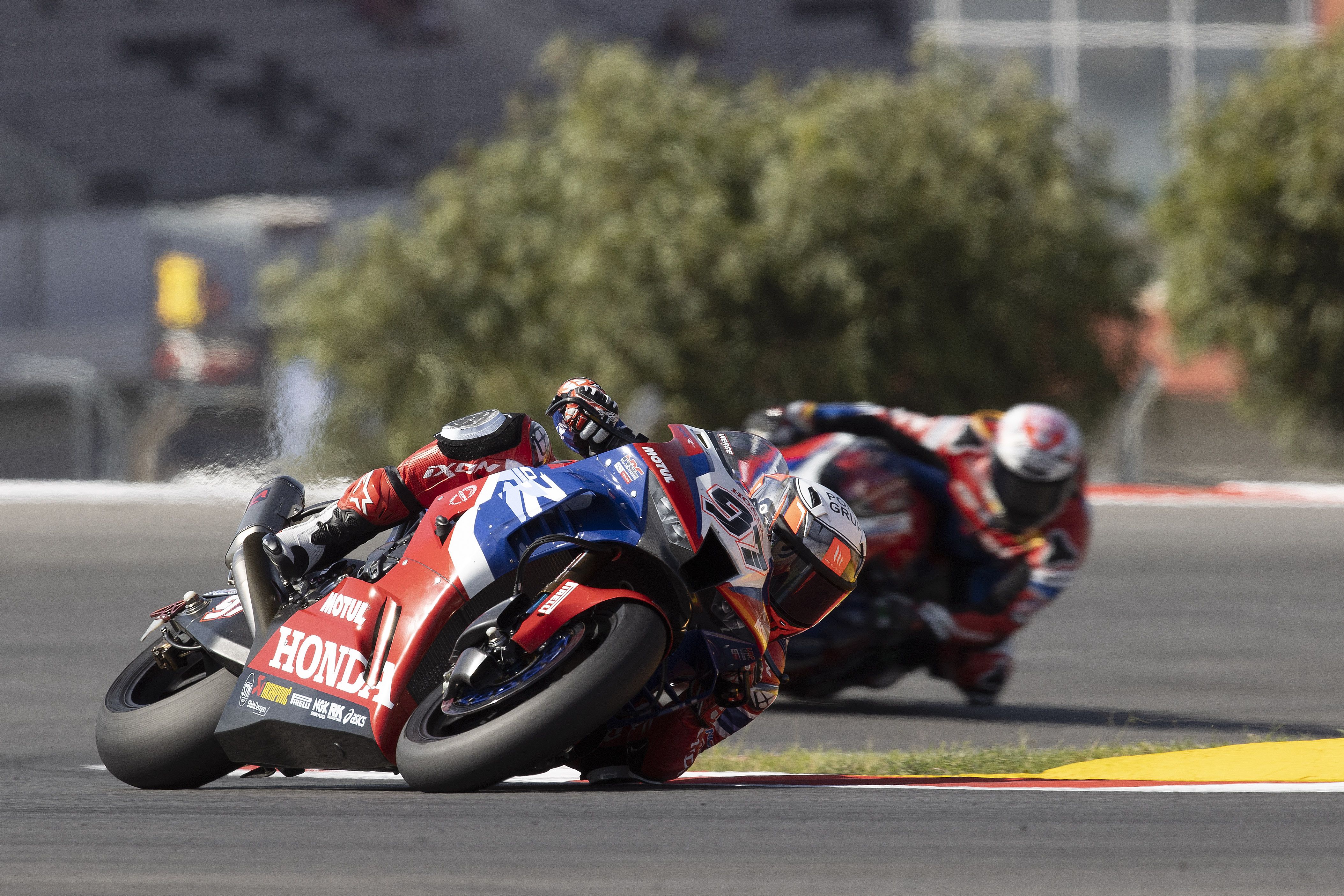 Xavi Vierge perseguido por Iker Lecuona, WSBK Portimao 2022