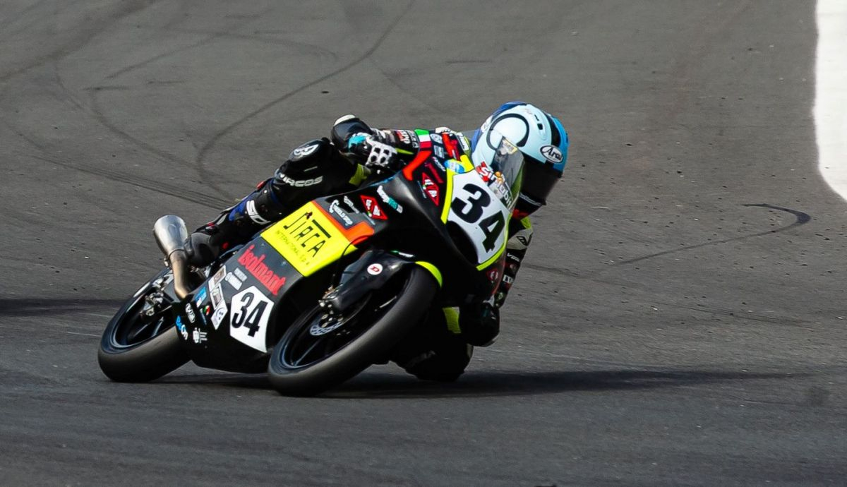 Cesare Tiezzi es el nuevo campeón italiano de Moto3 Cesare Tiezzi es el nuevo campeón italiano de Moto3