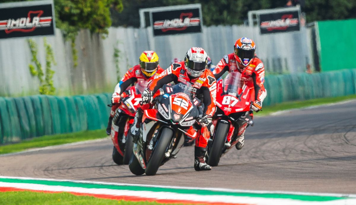 Alessandro Delbianco ganó la primera carrera para prolongar el desenlace del título Alessandro Delbianco ganó la primera carrera para prolongar el desenlace del título