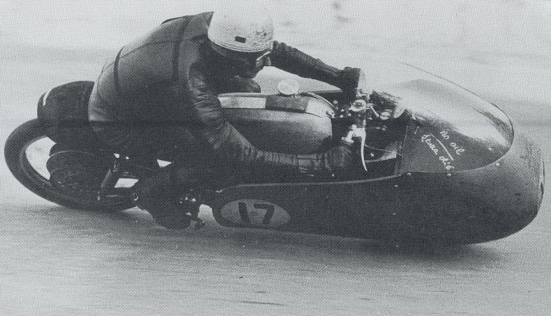 Campbell se impuso a las Gilera en 1957. Campbell se impuso a las Gilera en 1957.