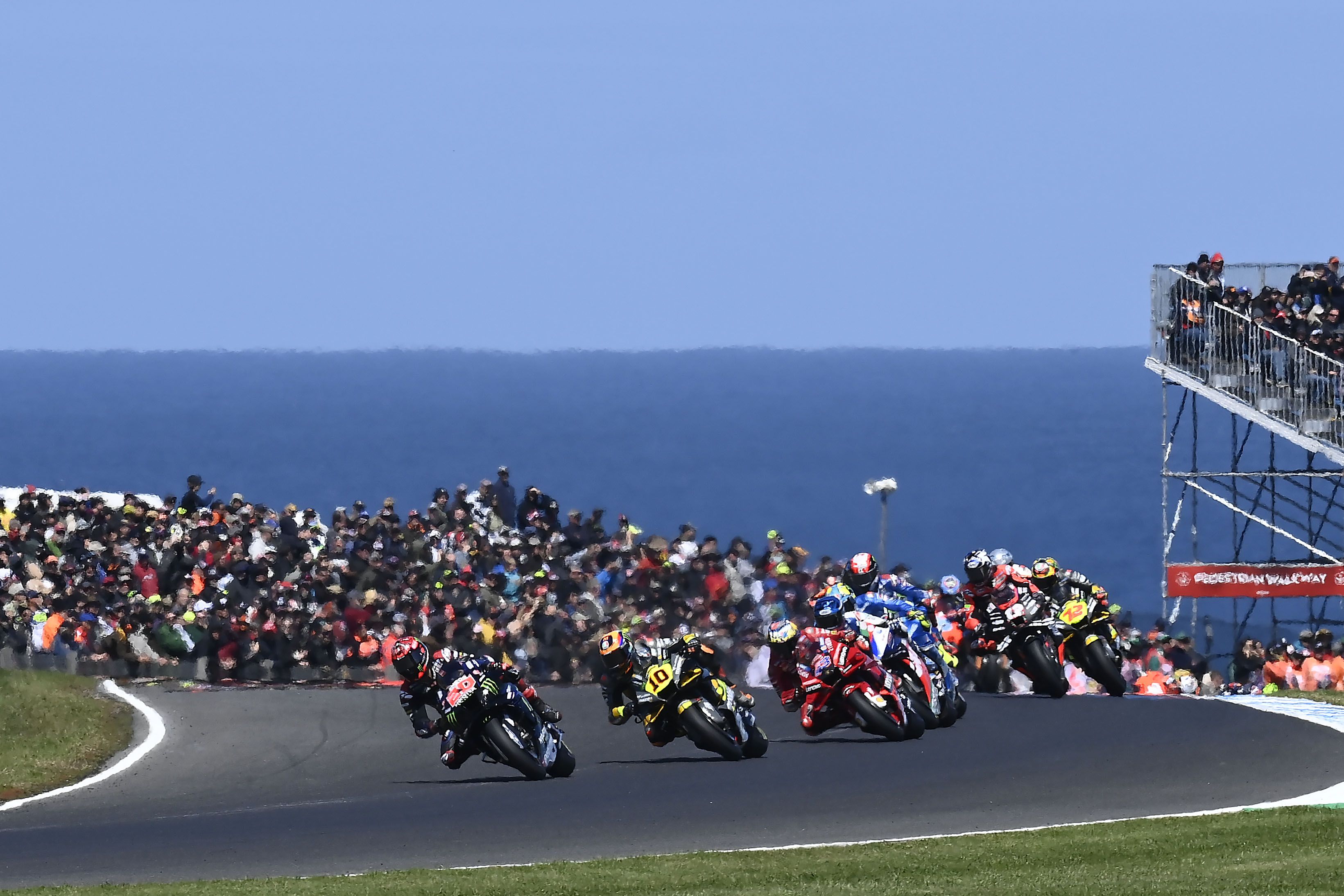 Fabio Quartararo por delante de Luca Marini y Jack Miller, MotoGP Australia 2022