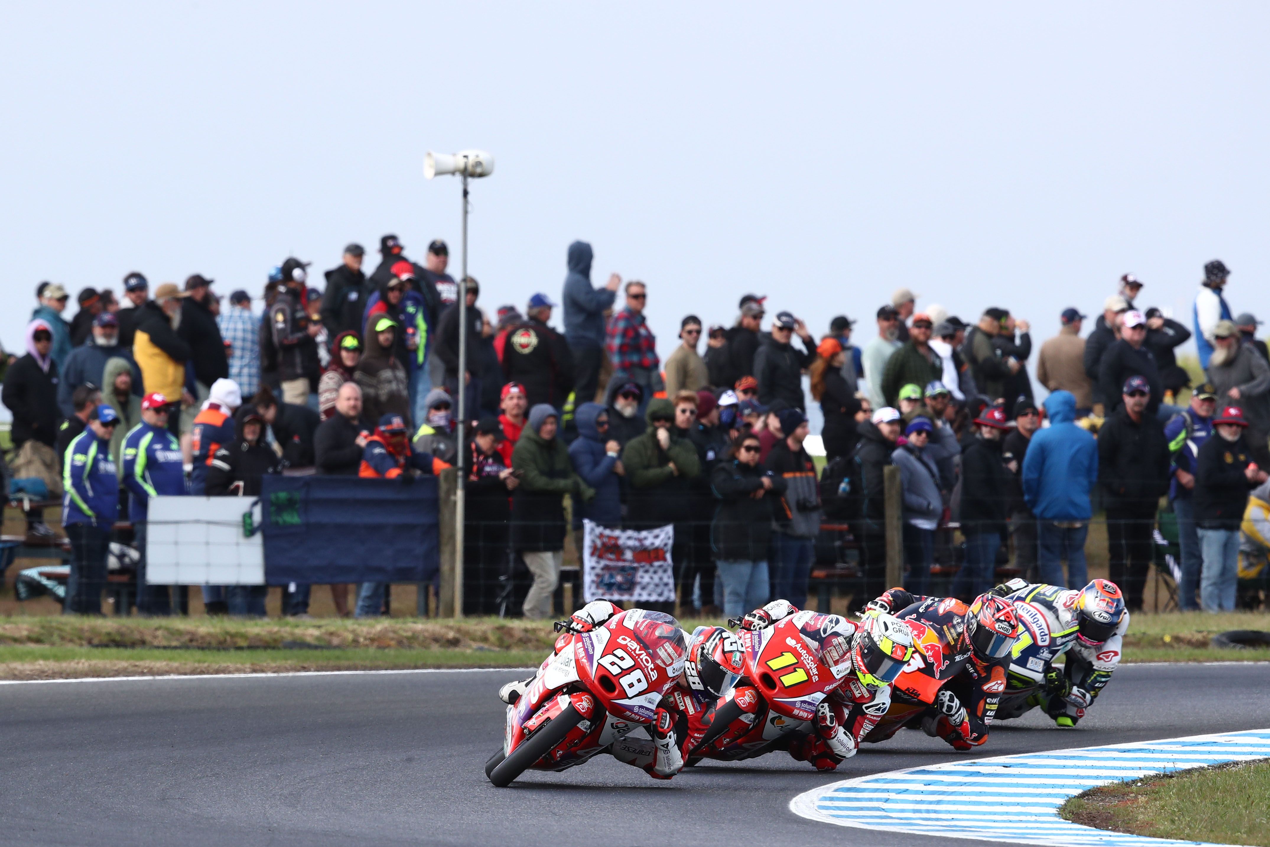 Izan Guevara seguido por Sergio García, Deniz Oncu y Ayumu Sasaki, Moto3 Australia 2022