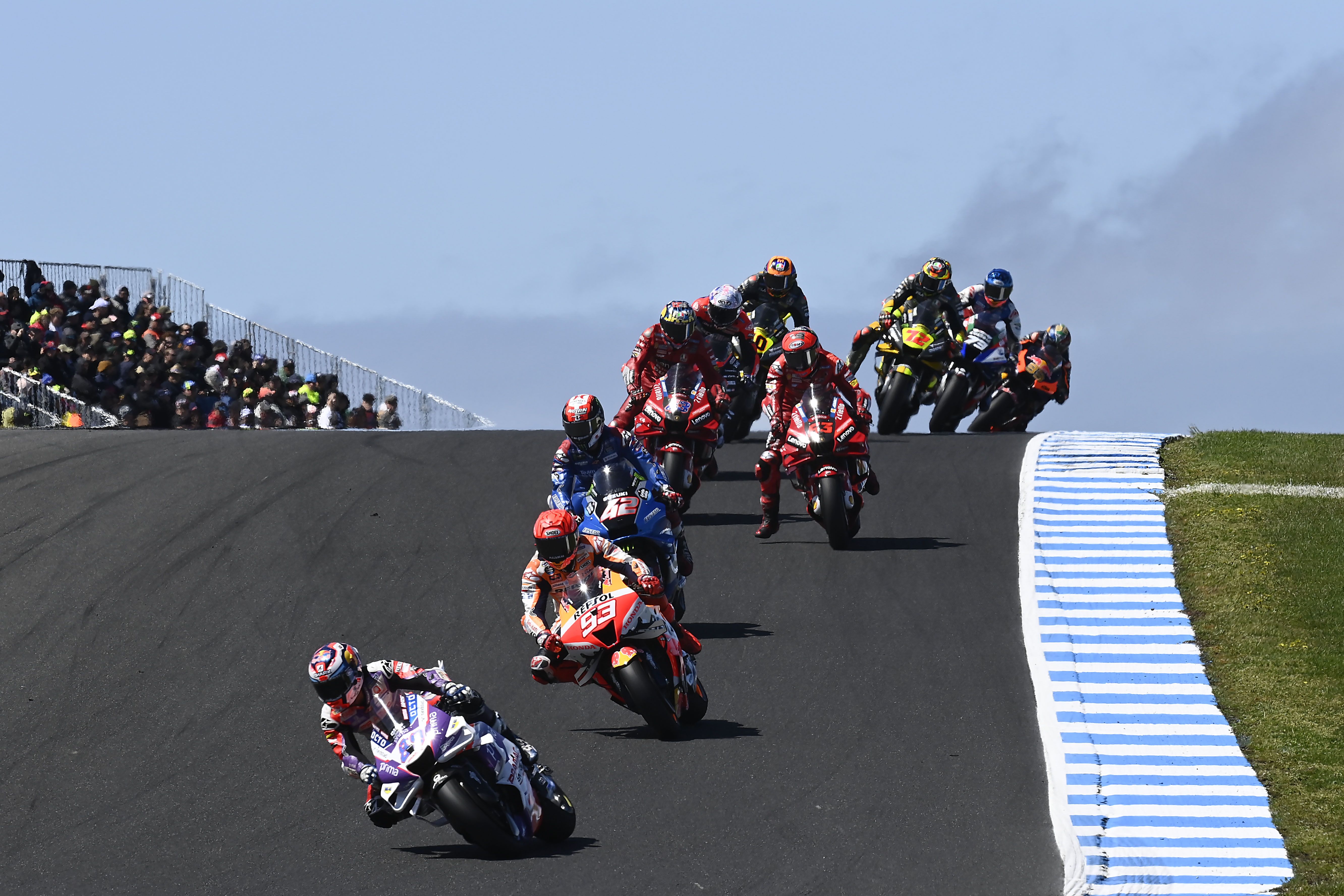 Jorge Martín comanda delante de Marc Márquez, Álex Rins, Pecco Bagnaia y Jack Miller, MotoGP Australia 2022