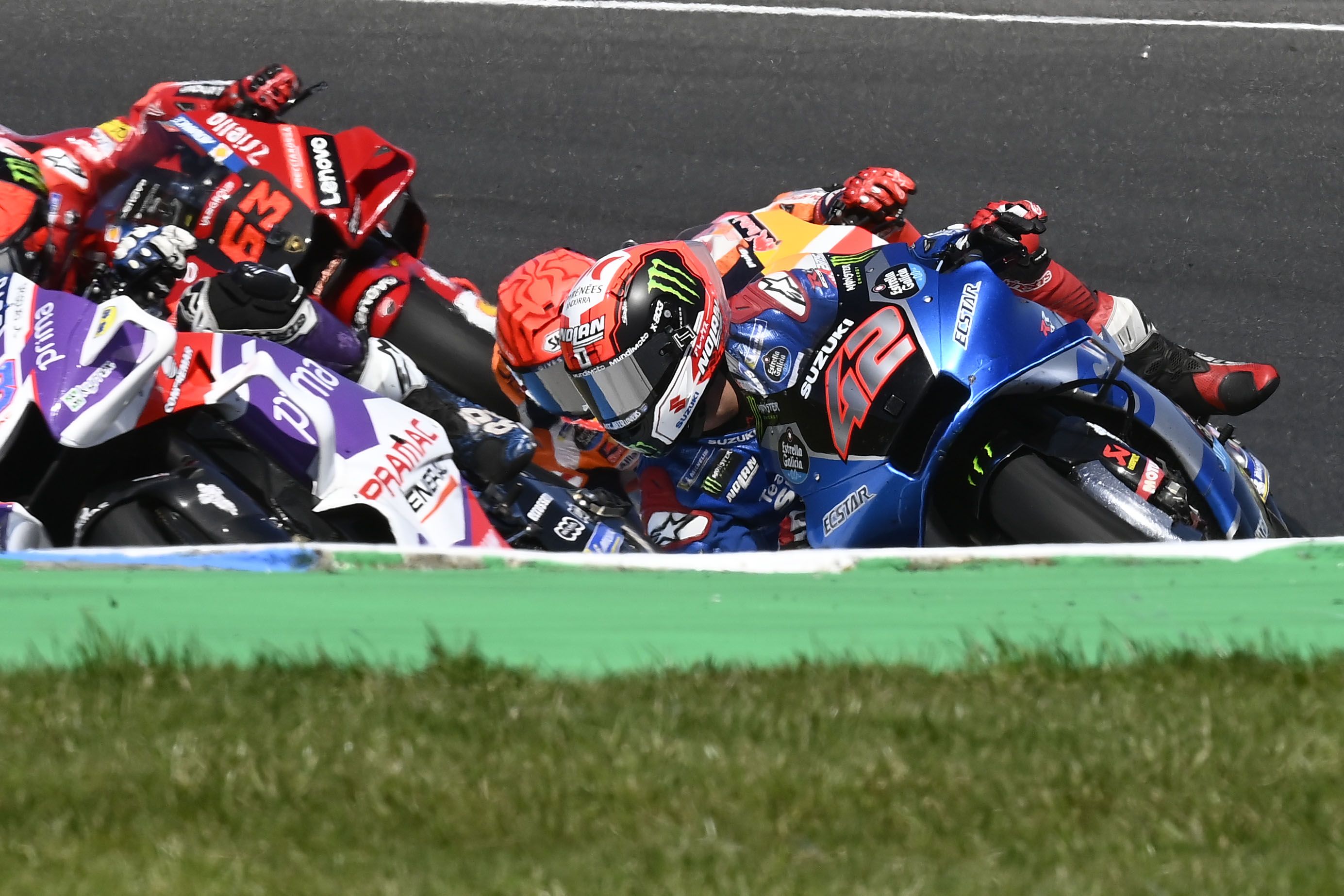 Jorge Martín delante de Álex Rins, Marc Márquez y Pecco Bagnaia, MotoGP Australia 2022