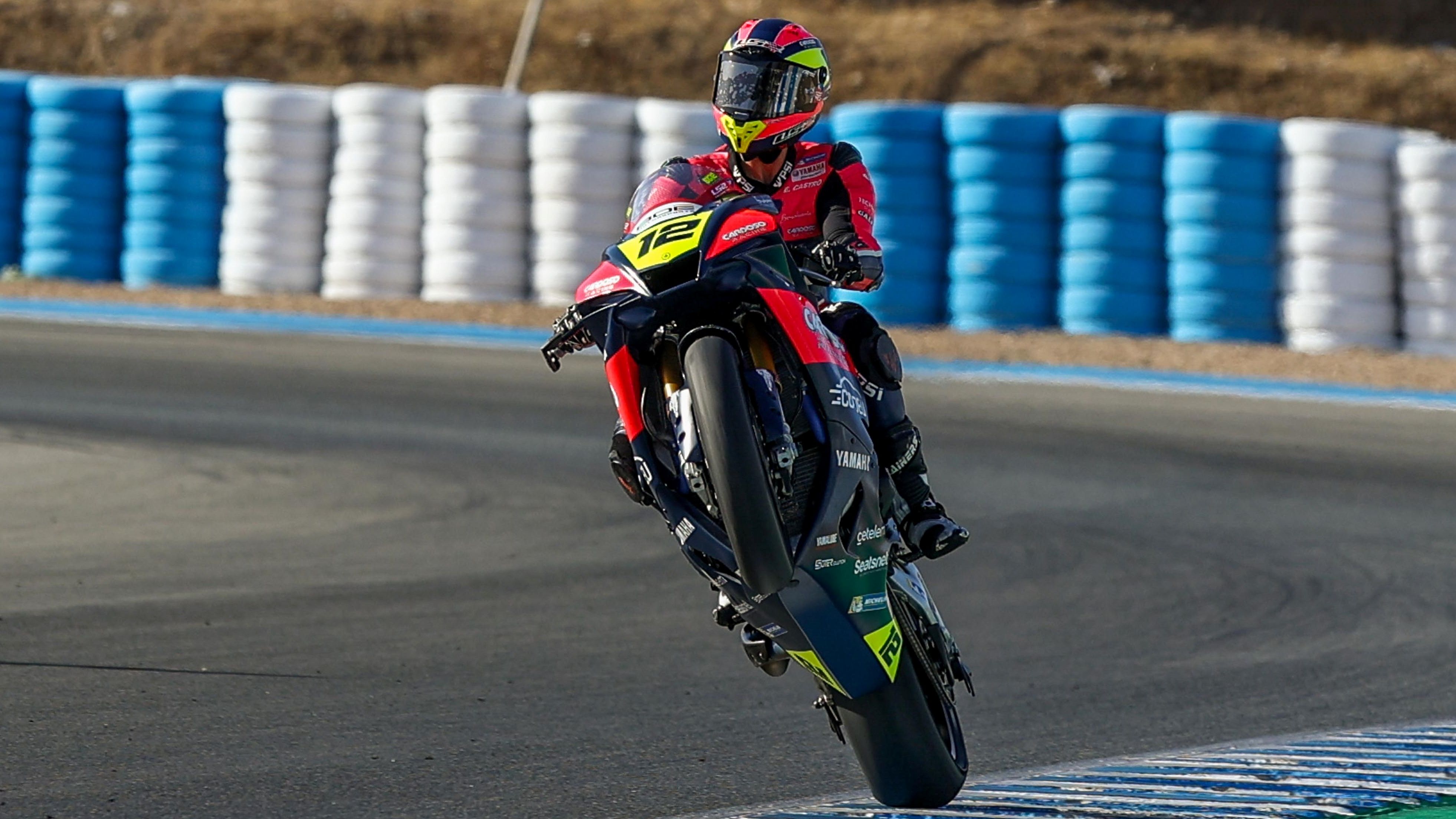 Borja Gómez celebra su victoria en Superbike en Jerez