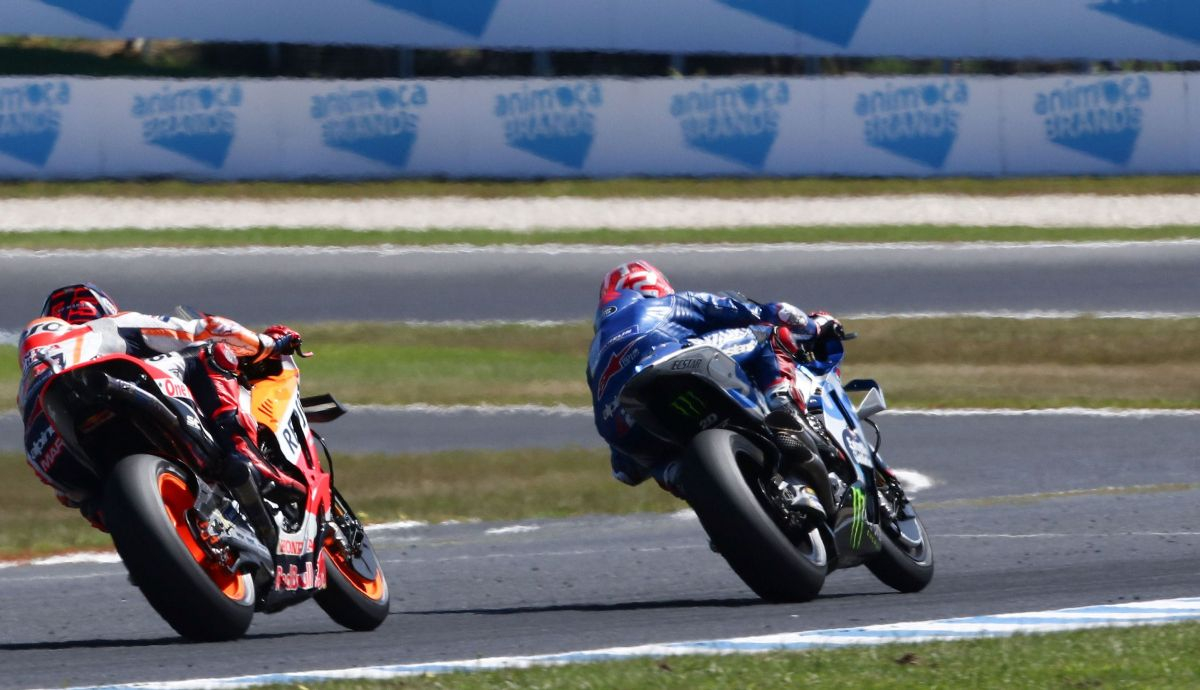 Marc Márquez persigue a Álex Rins en Phillip Island Marc Márquez persigue a Álex Rins en Phillip Island