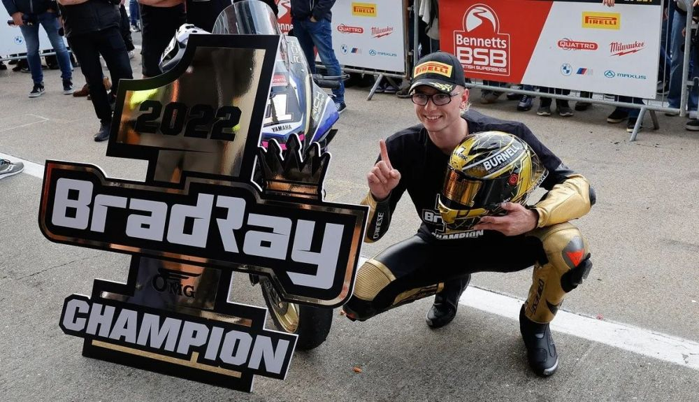 Bradley Ray festeja su título del British Superbike 2022