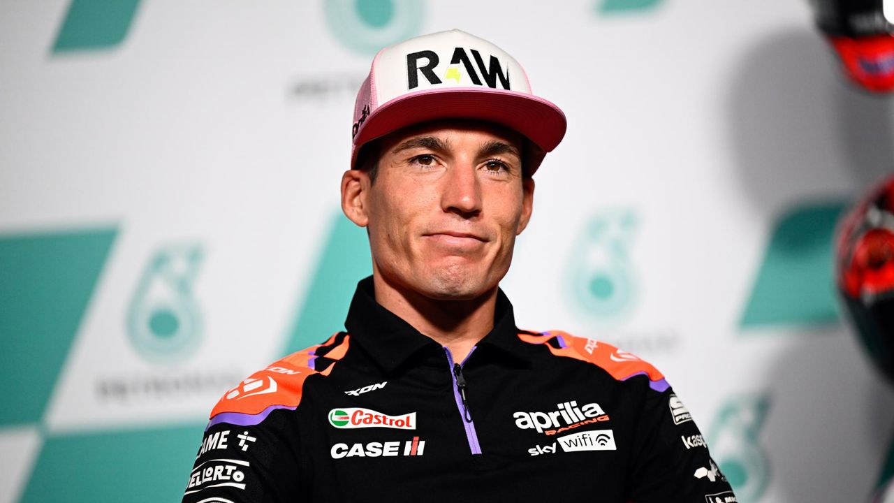 Aleix Espargaró en la rueda de prensa del Gran Premio de Malasia.